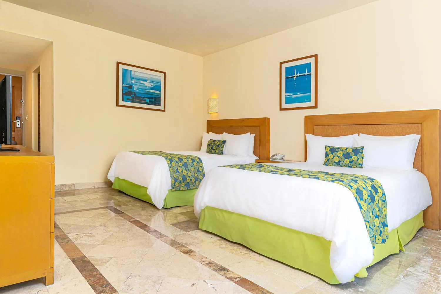 Photo of the whole room, Bed in Krystal Vallarta