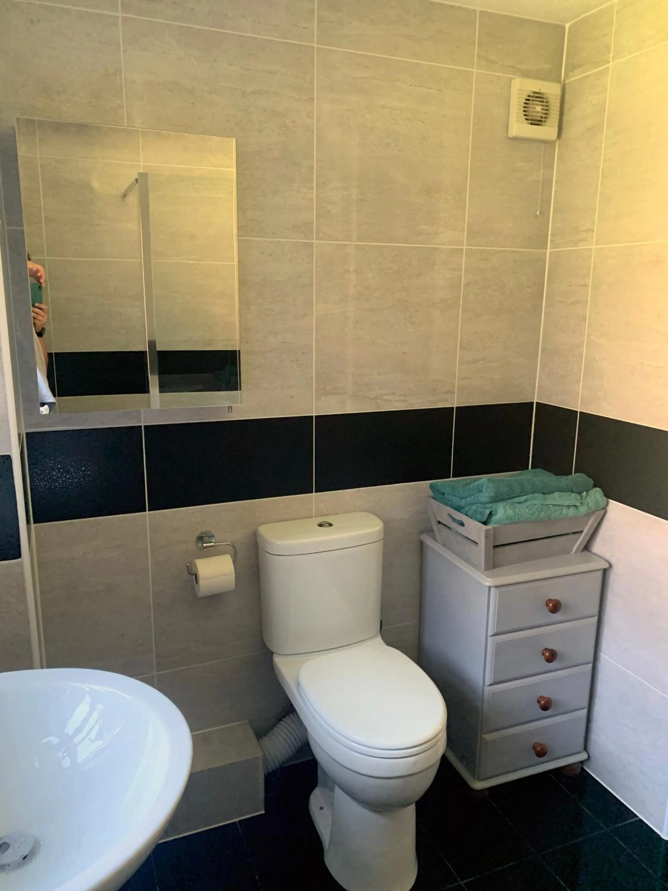 Bathroom in 1 Bedroom Apartment Central Basingstoke