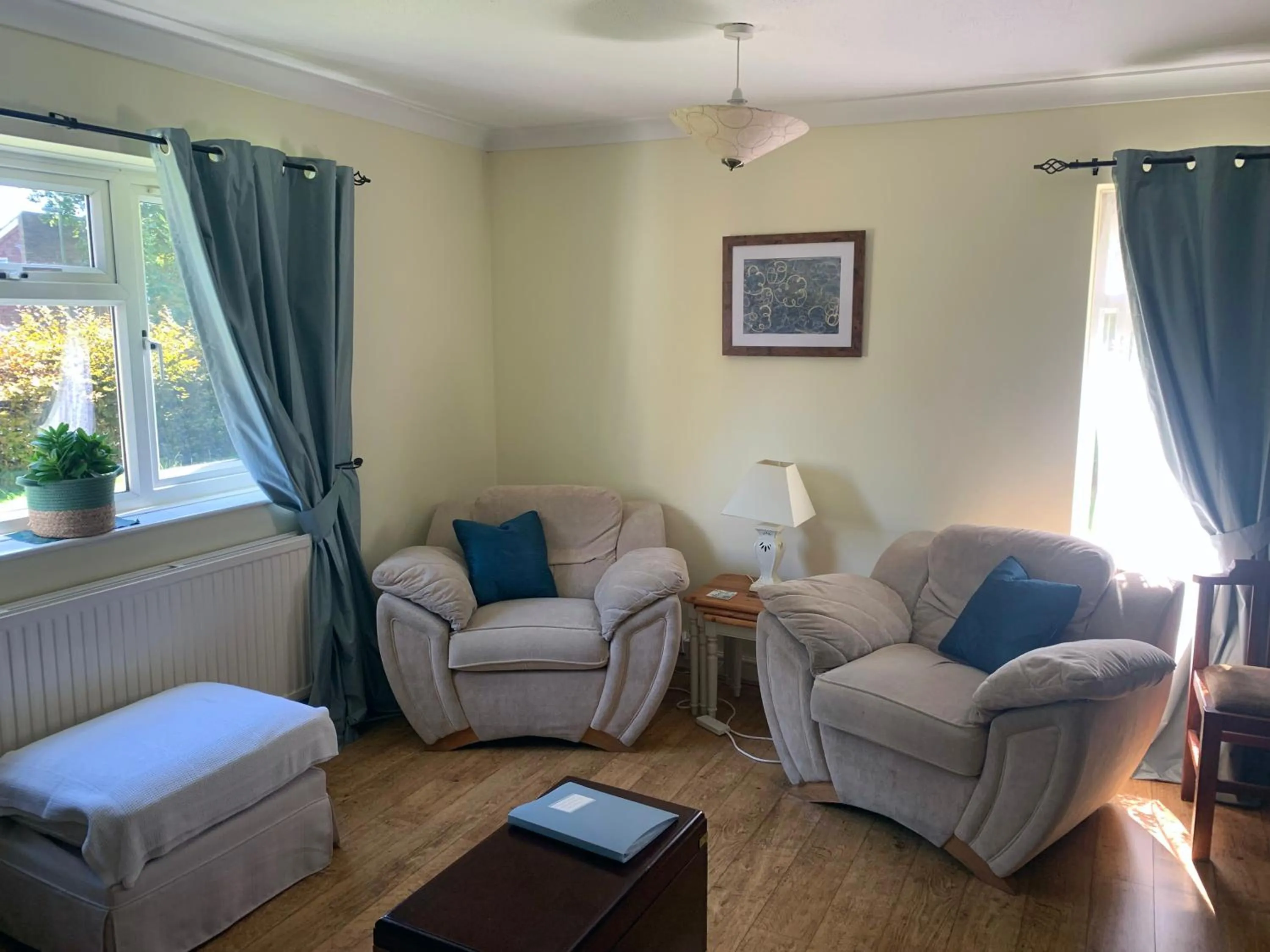 Living room in 1 Bedroom Apartment Central Basingstoke
