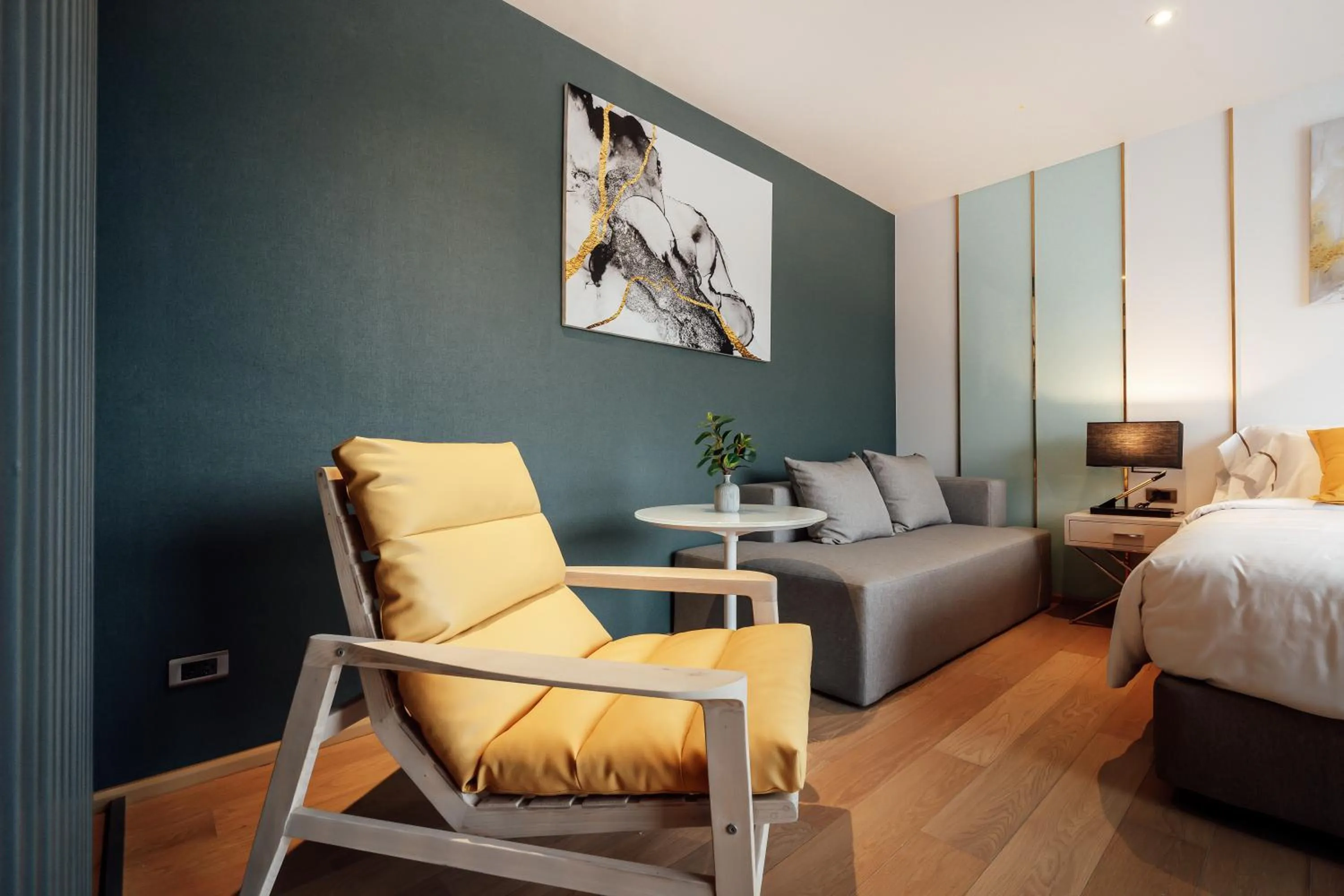 Seating area, Bed in Montana Bangkok Hotel & Residence