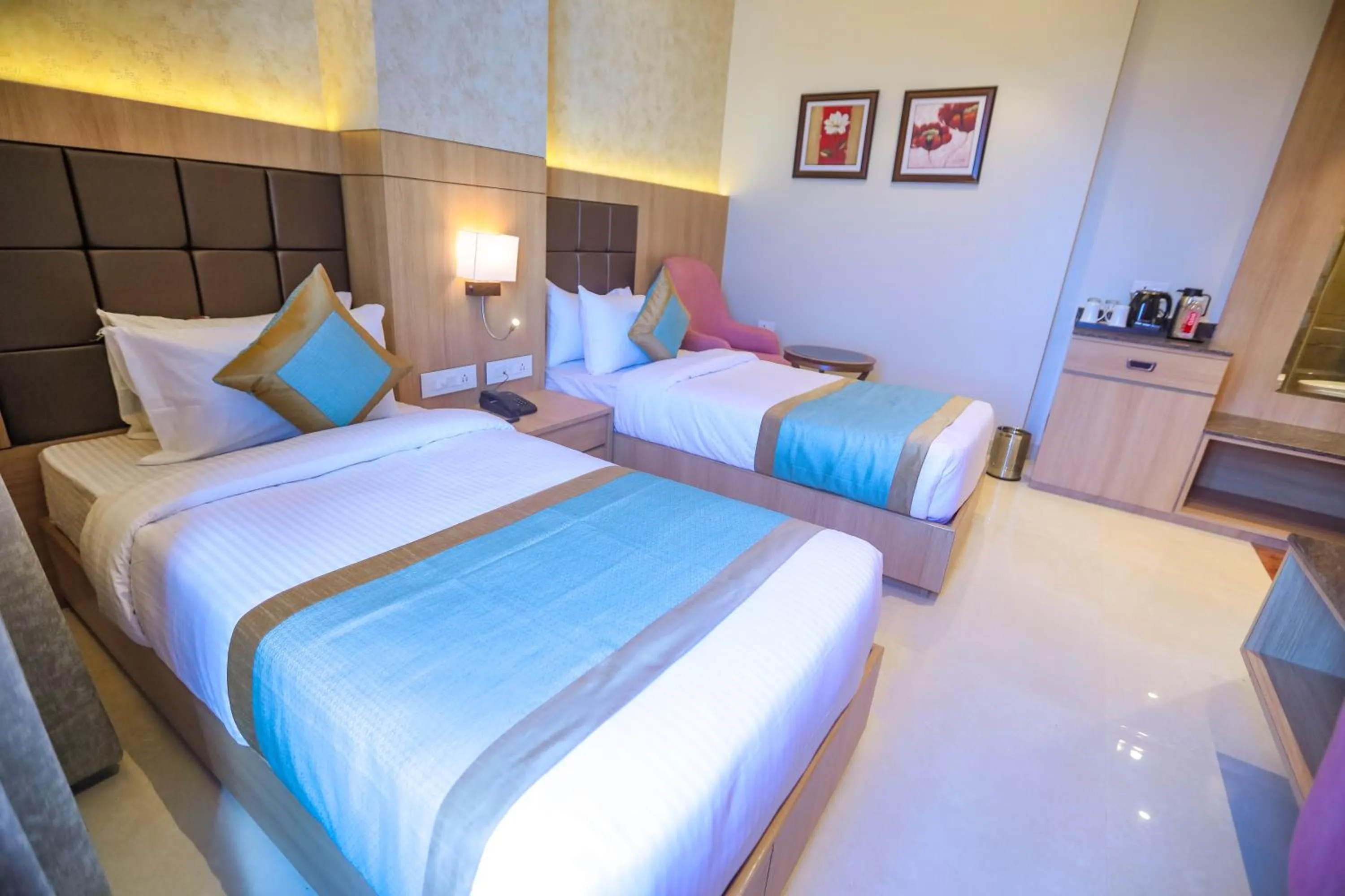 Bedroom, Bed in The Elegance Hotel