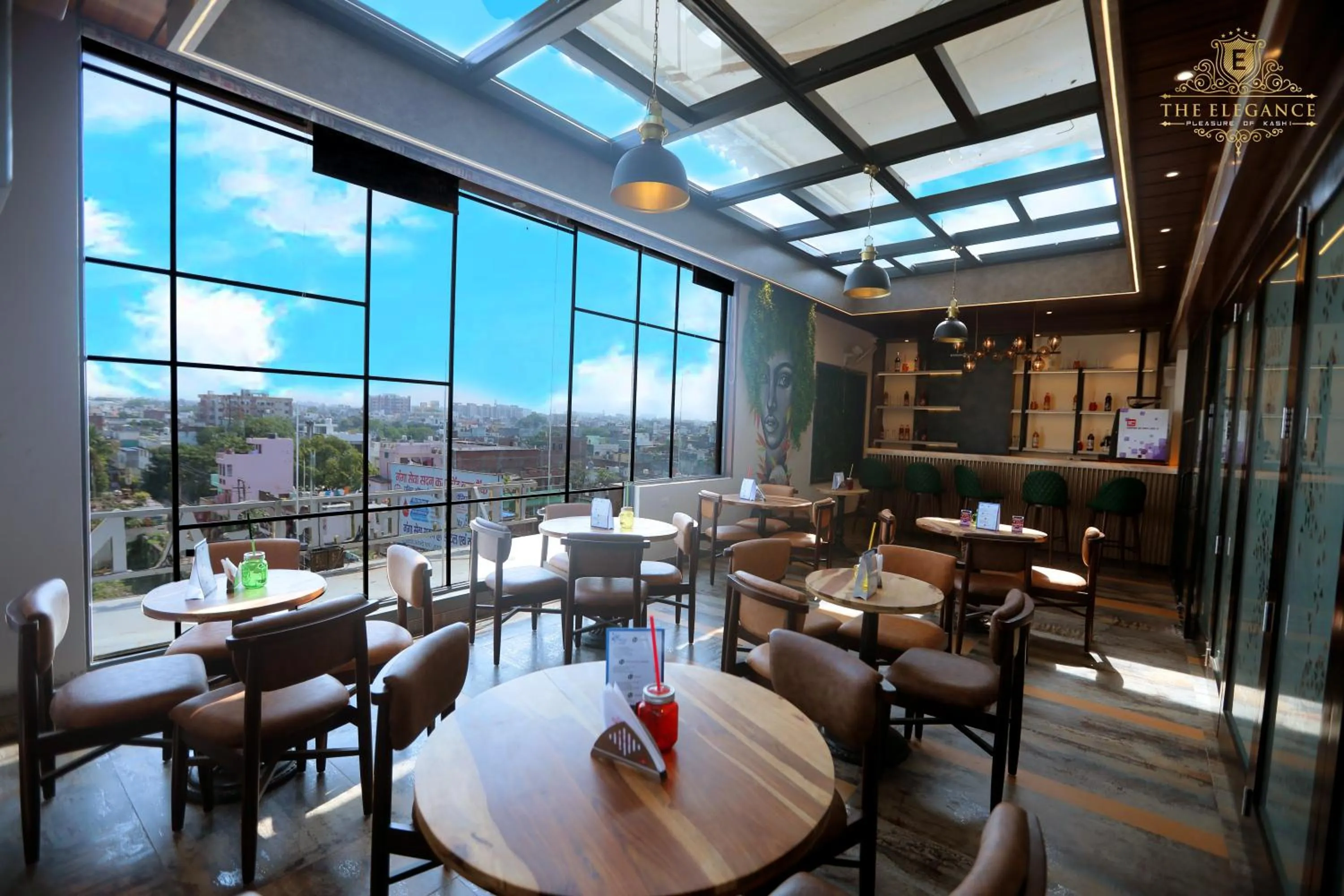 Restaurant/places to eat in The Elegance Hotel