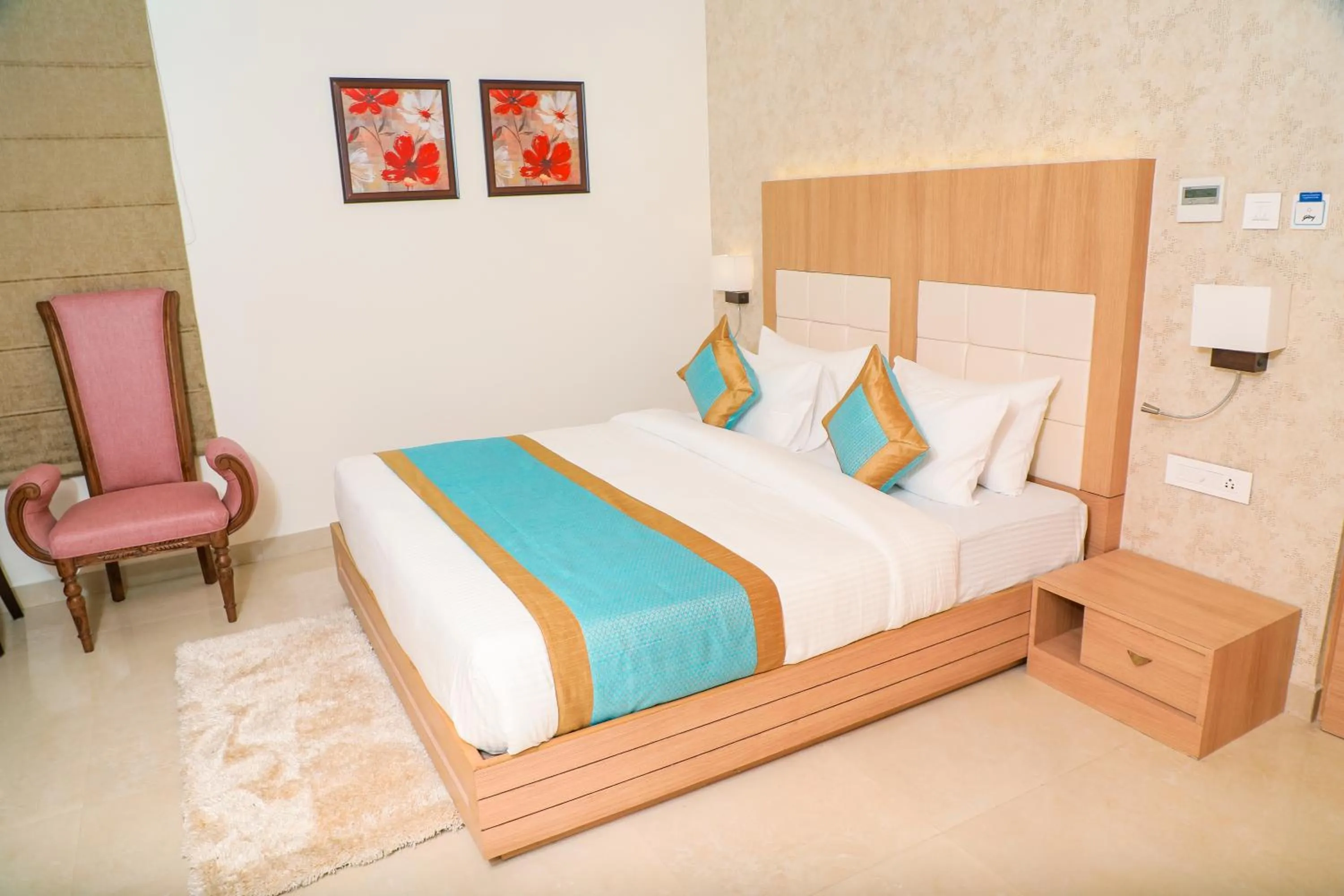 Bedroom, Bed in The Elegance Hotel