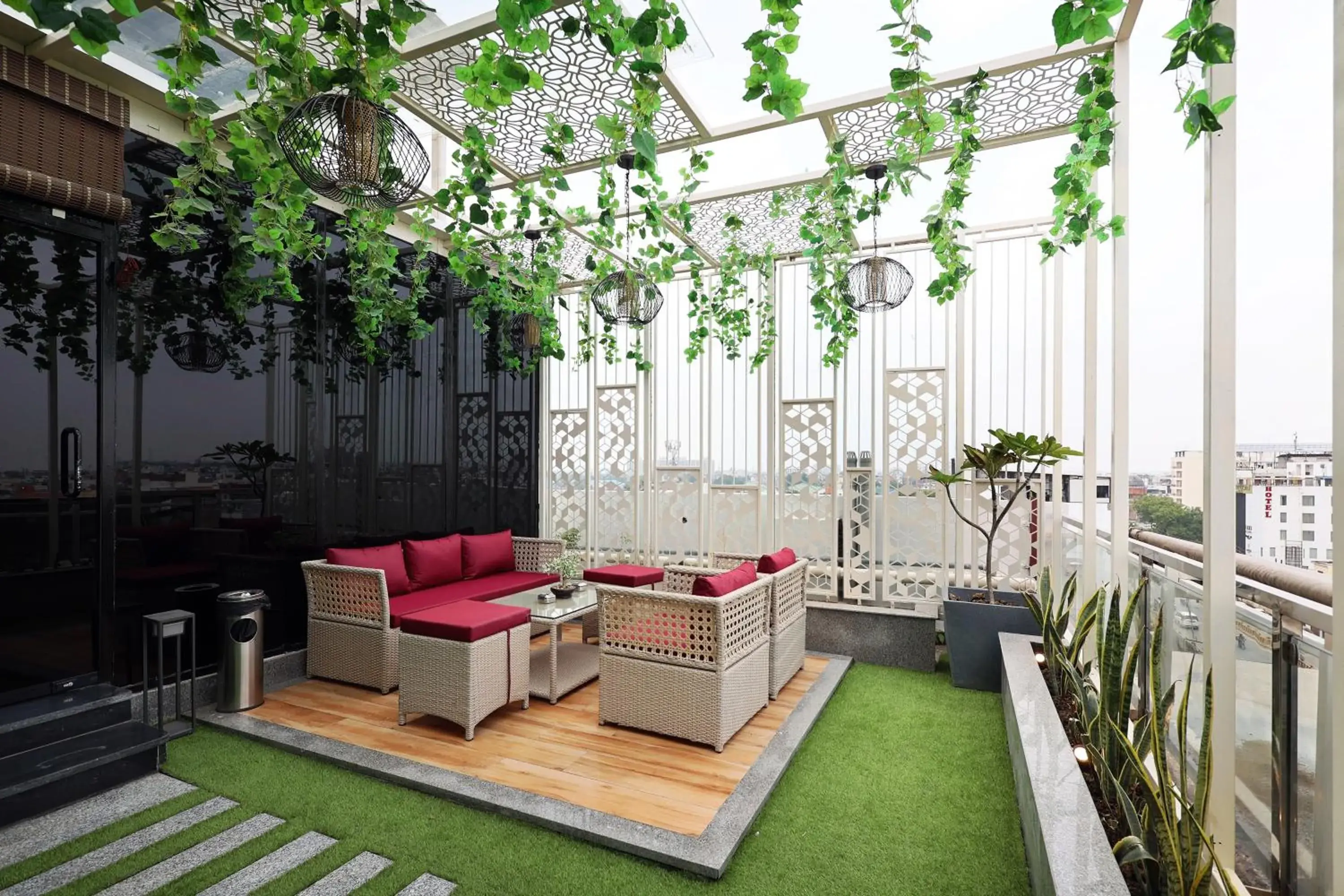 The Elegance Hotel The Elegance Hotel