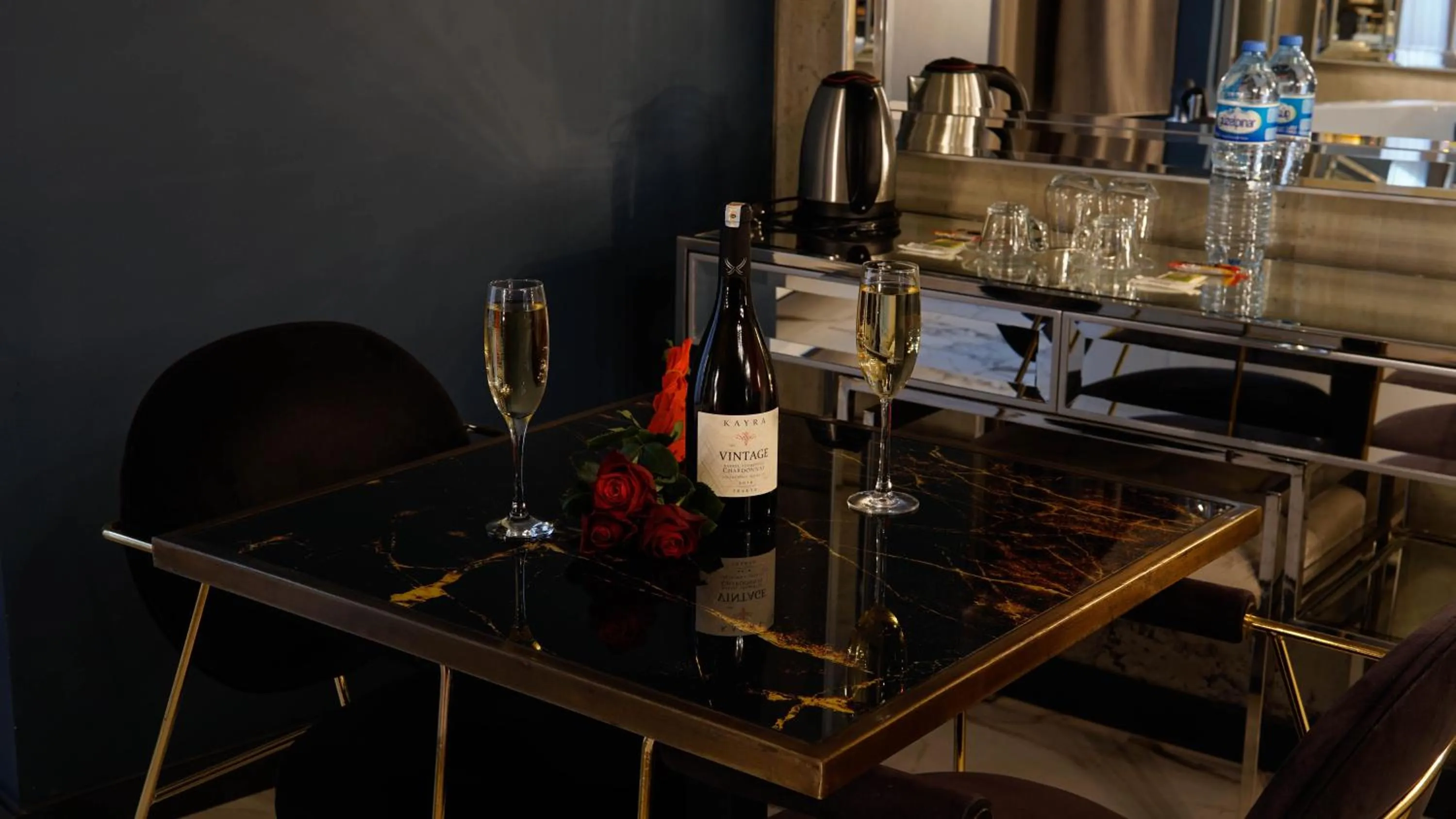 Seating area in Mas Suites Karaköy