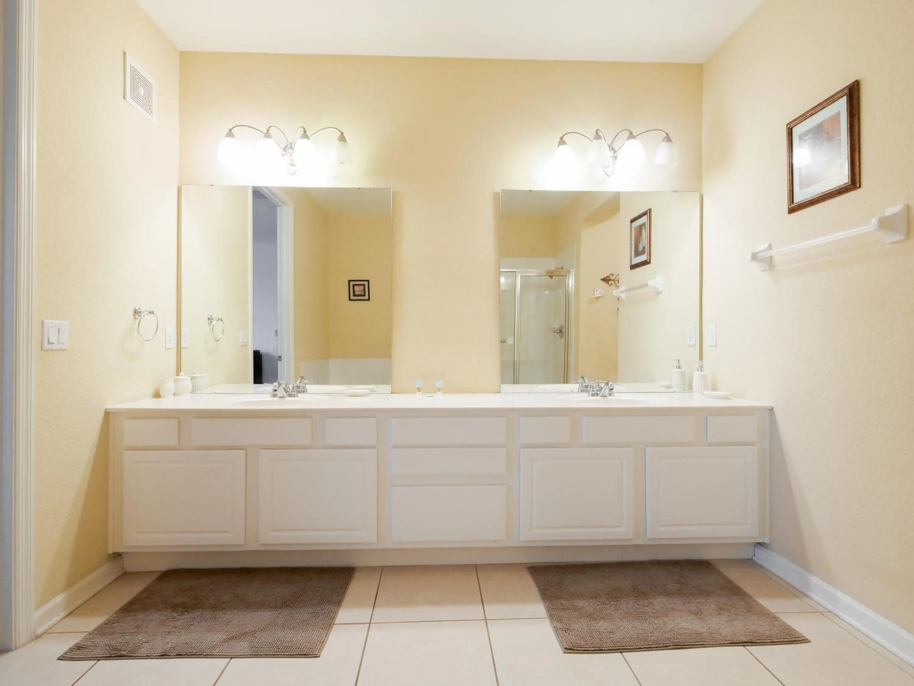 Shower in 4Br 2Bath Condo Balcony 5min Conv Center 2020ft