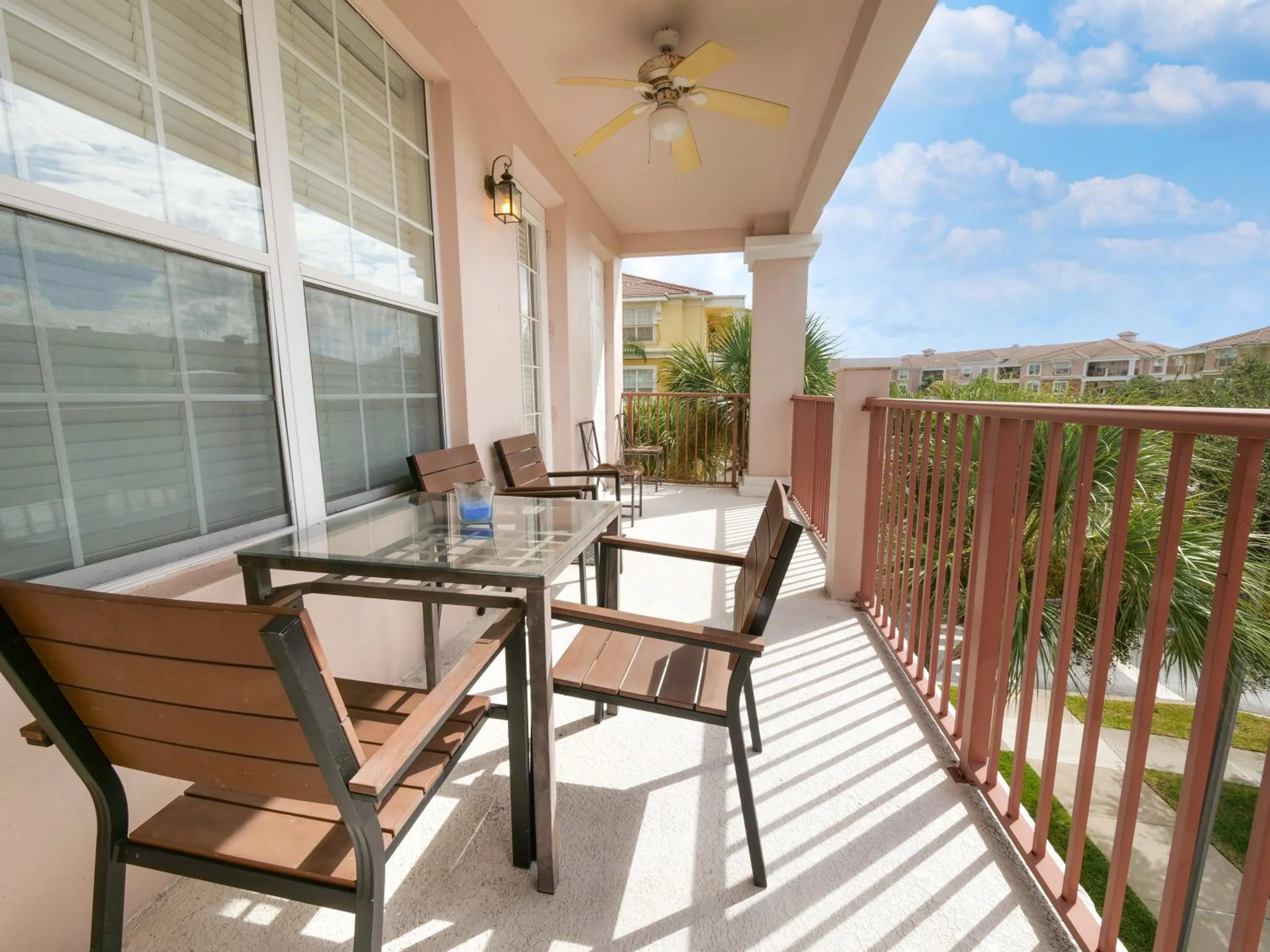 Patio in 4Br 2Bath Condo Balcony 5min Conv Center 2020ft