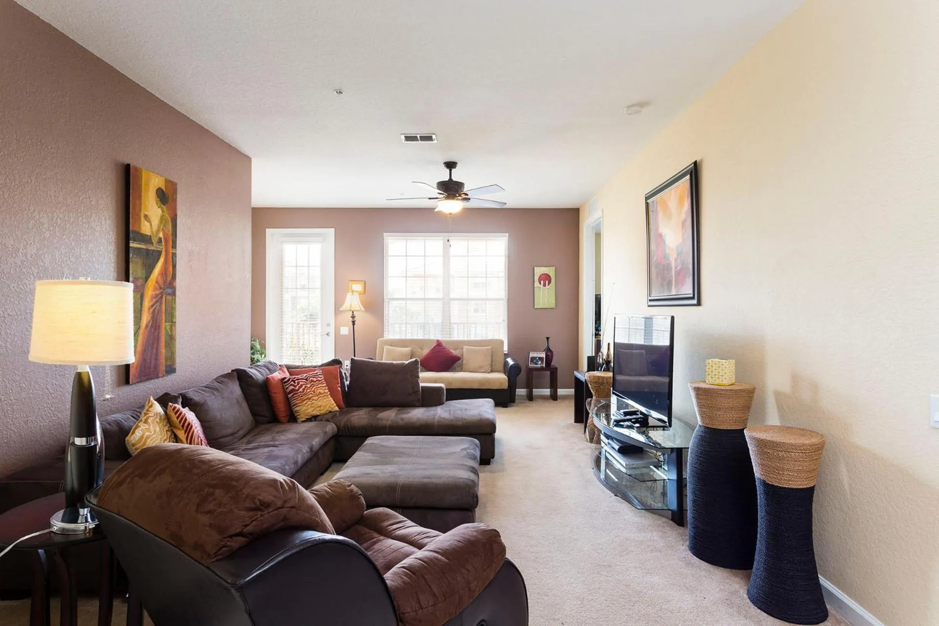 4Br 2Bath Condo Balcony 5min Conv Center 2020ft