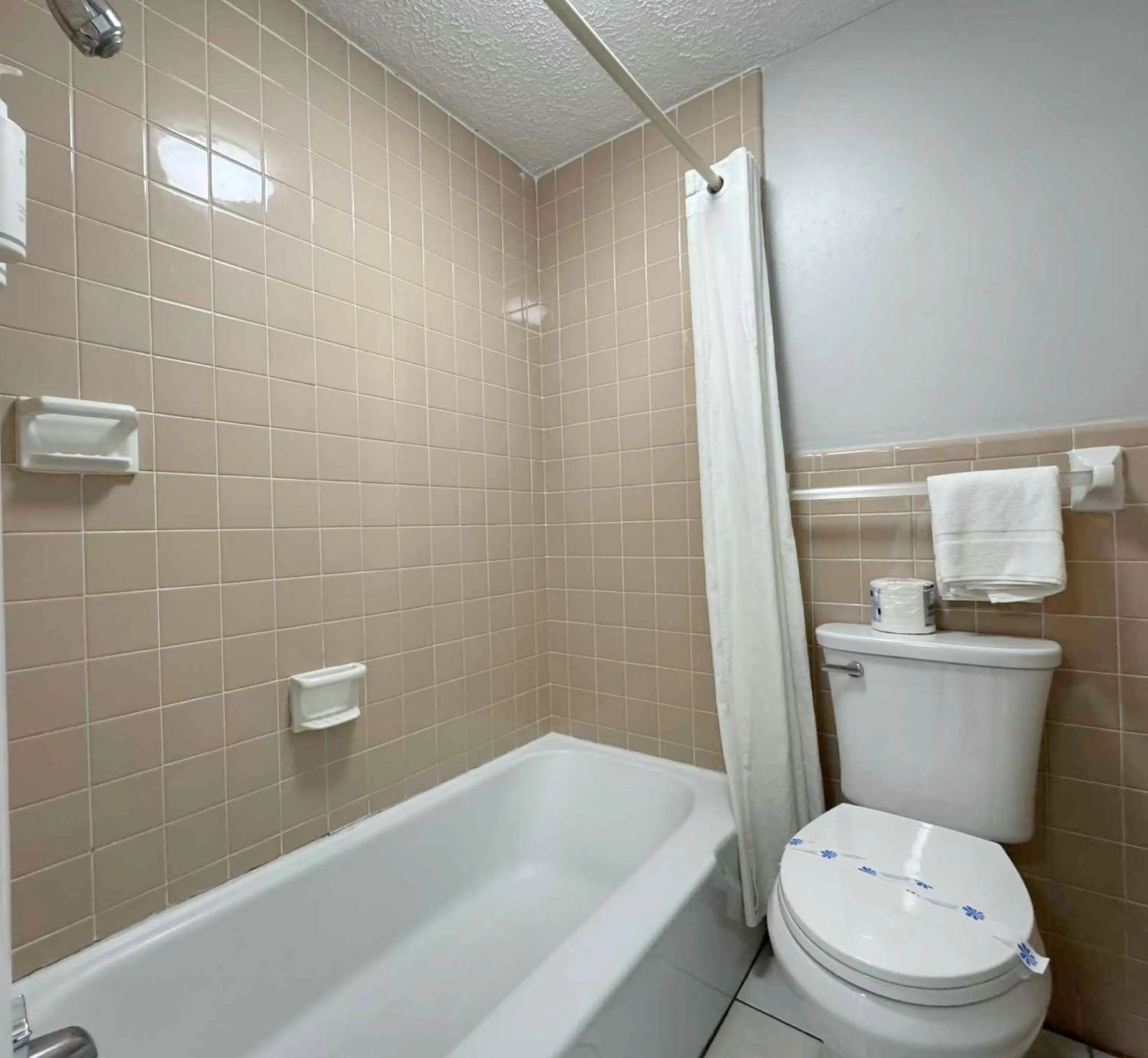 Bathroom in Mountain Aire Inn Sevierville - Pigeon Forge