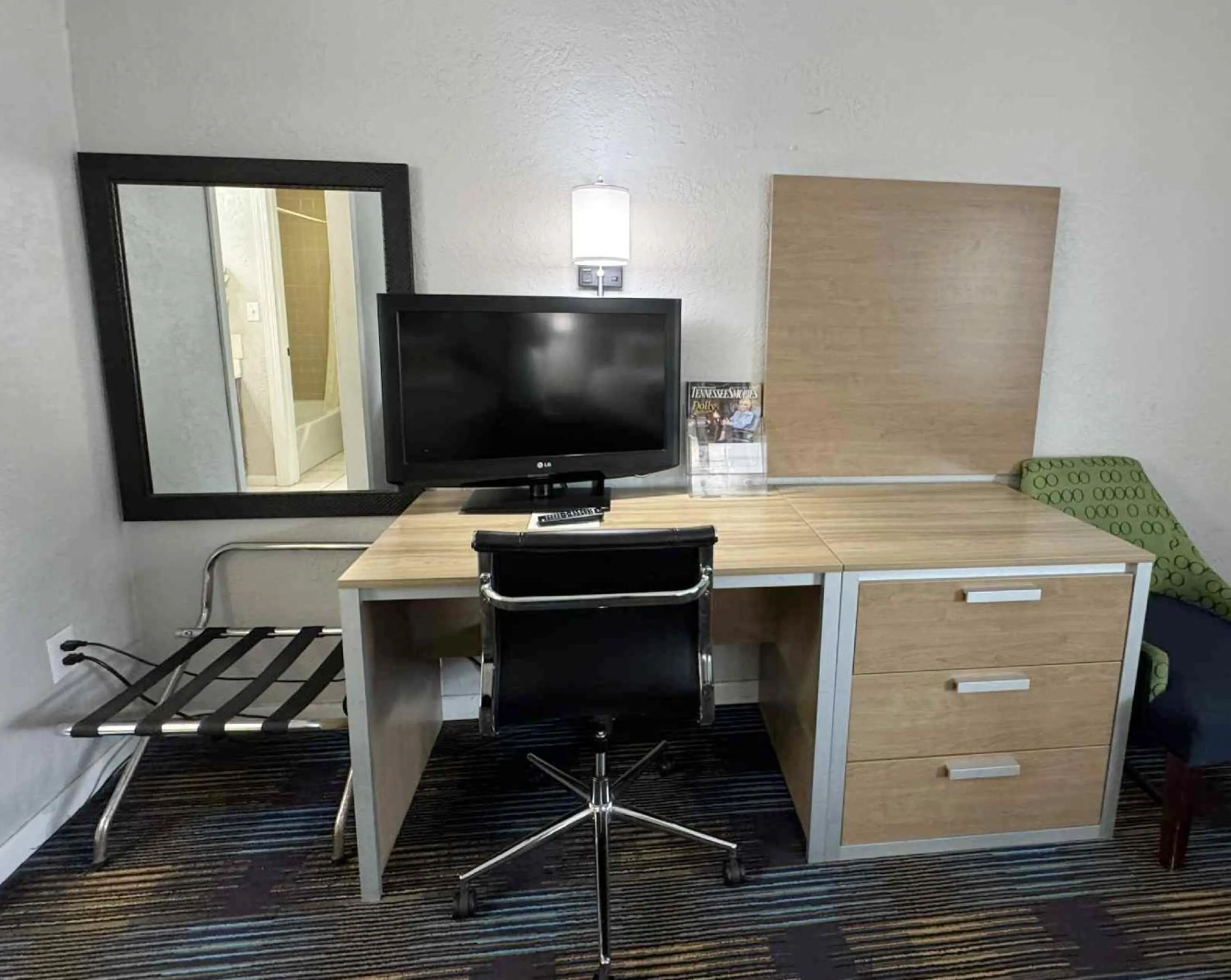 TV and multimedia in Mountain Aire Inn Sevierville - Pigeon Forge