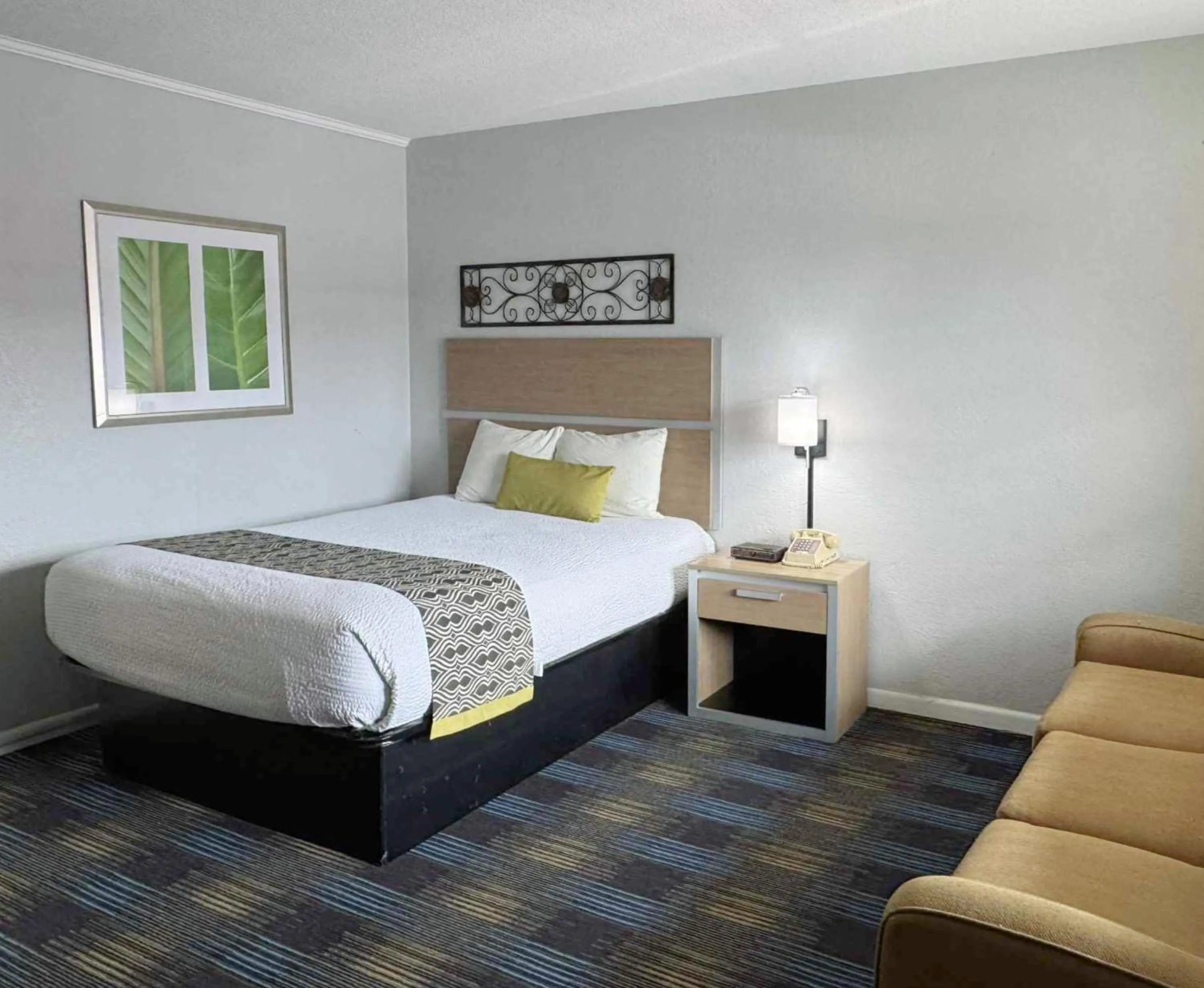 Photo of the whole room, Bed in Mountain Aire Inn Sevierville - Pigeon Forge