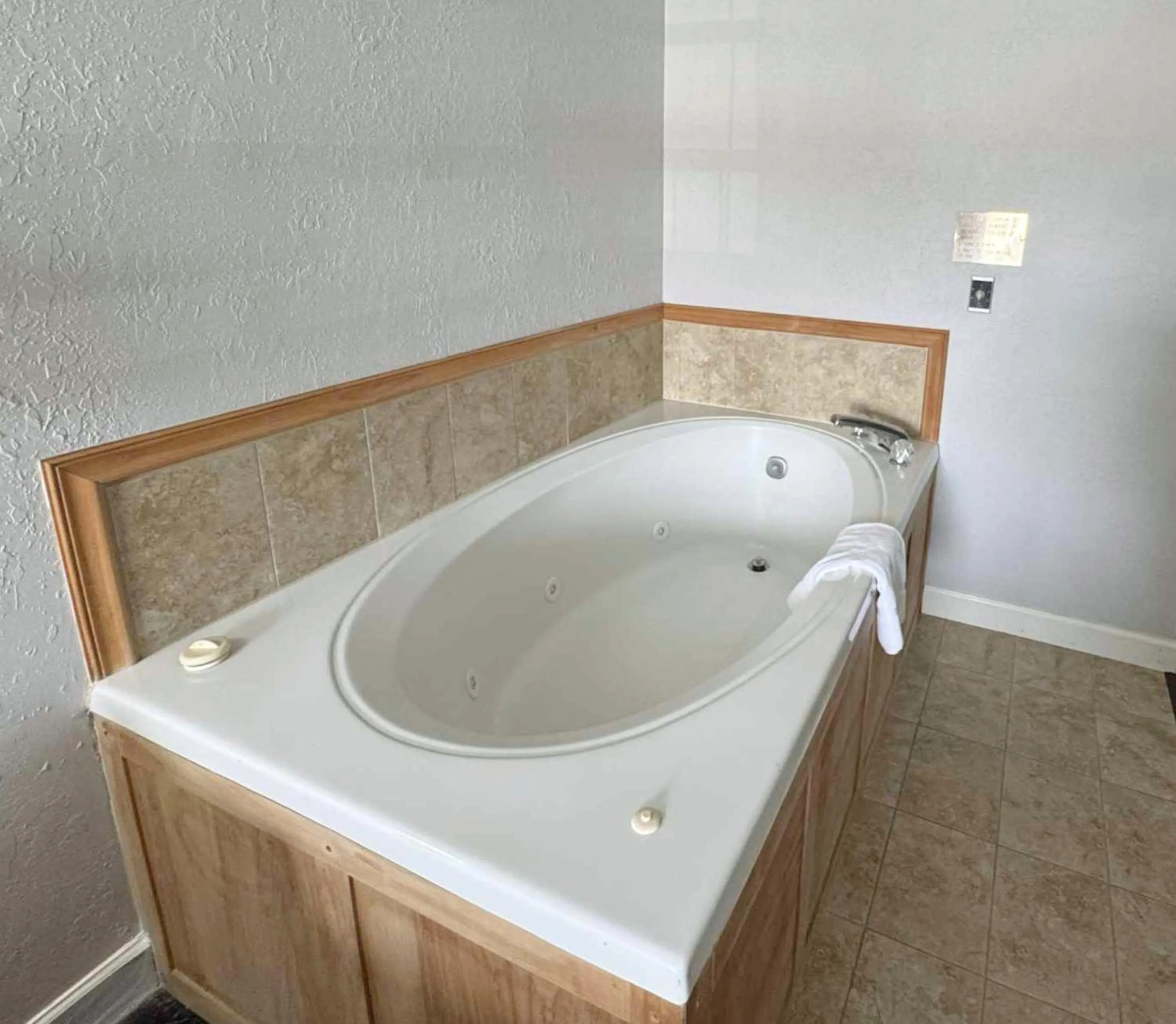 Hot Tub in Mountain Aire Inn Sevierville - Pigeon Forge