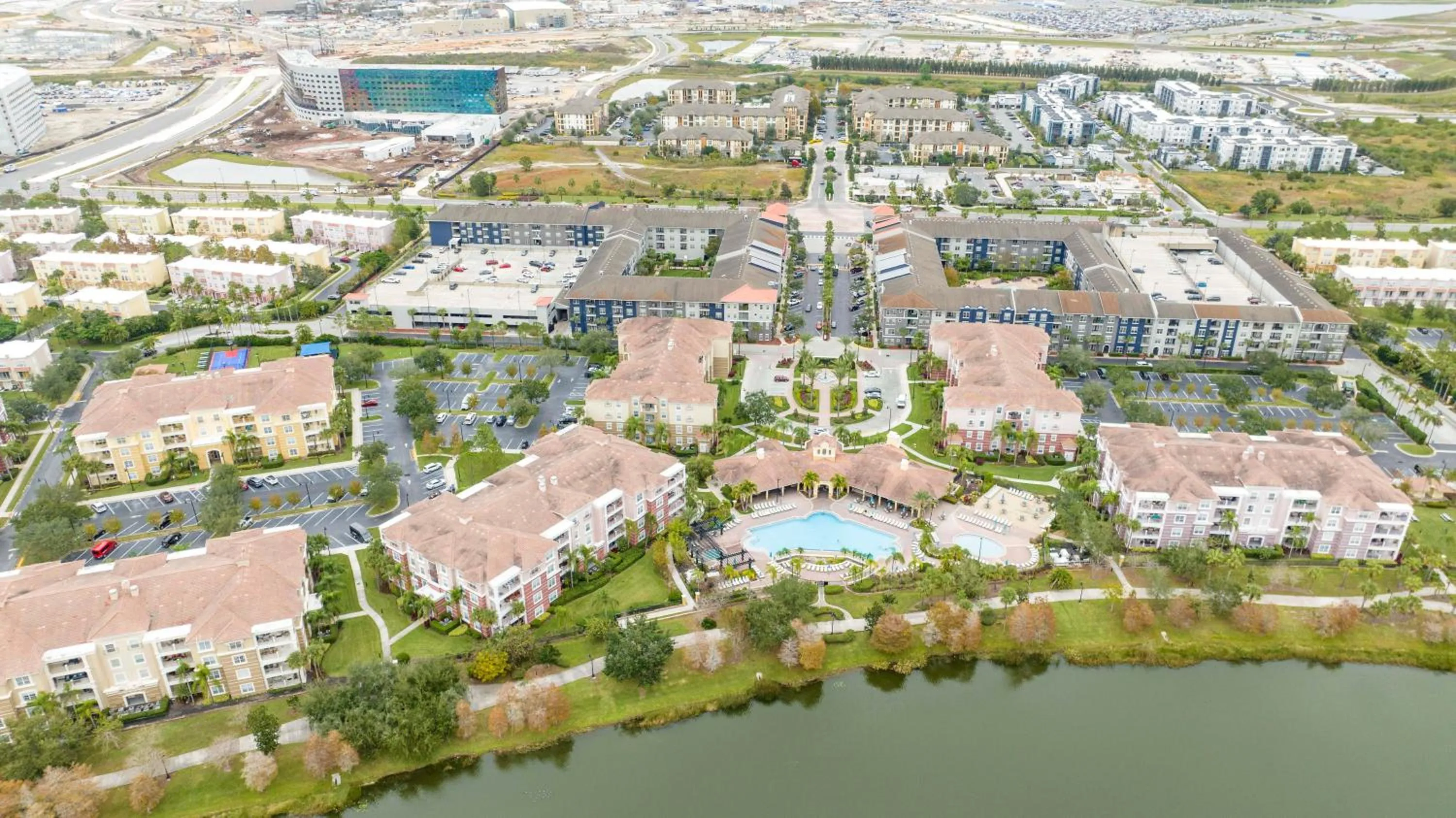 Renovated 4Br Condo 5min Conv Center