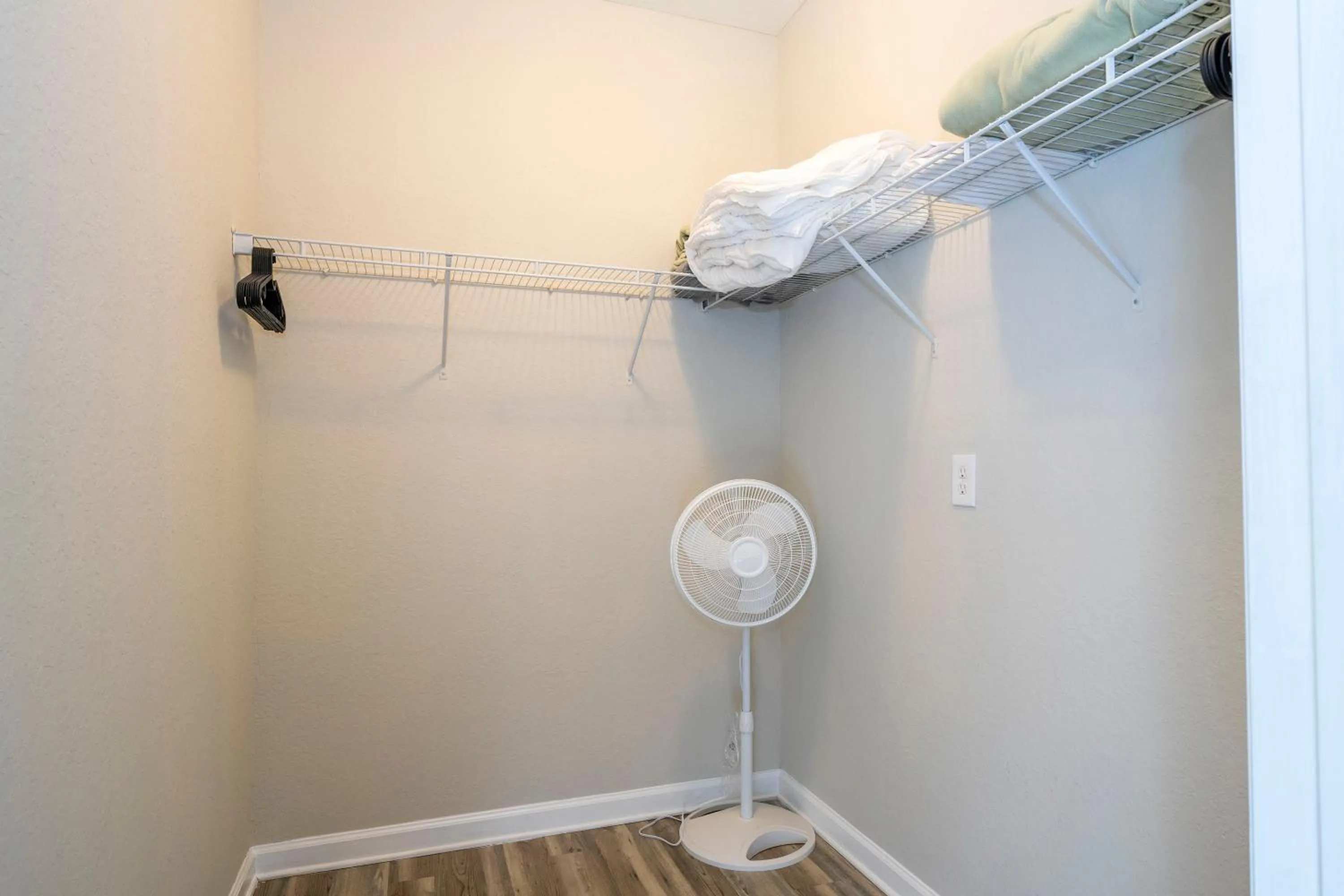 Renovated 4Br Condo 5min Conv Center