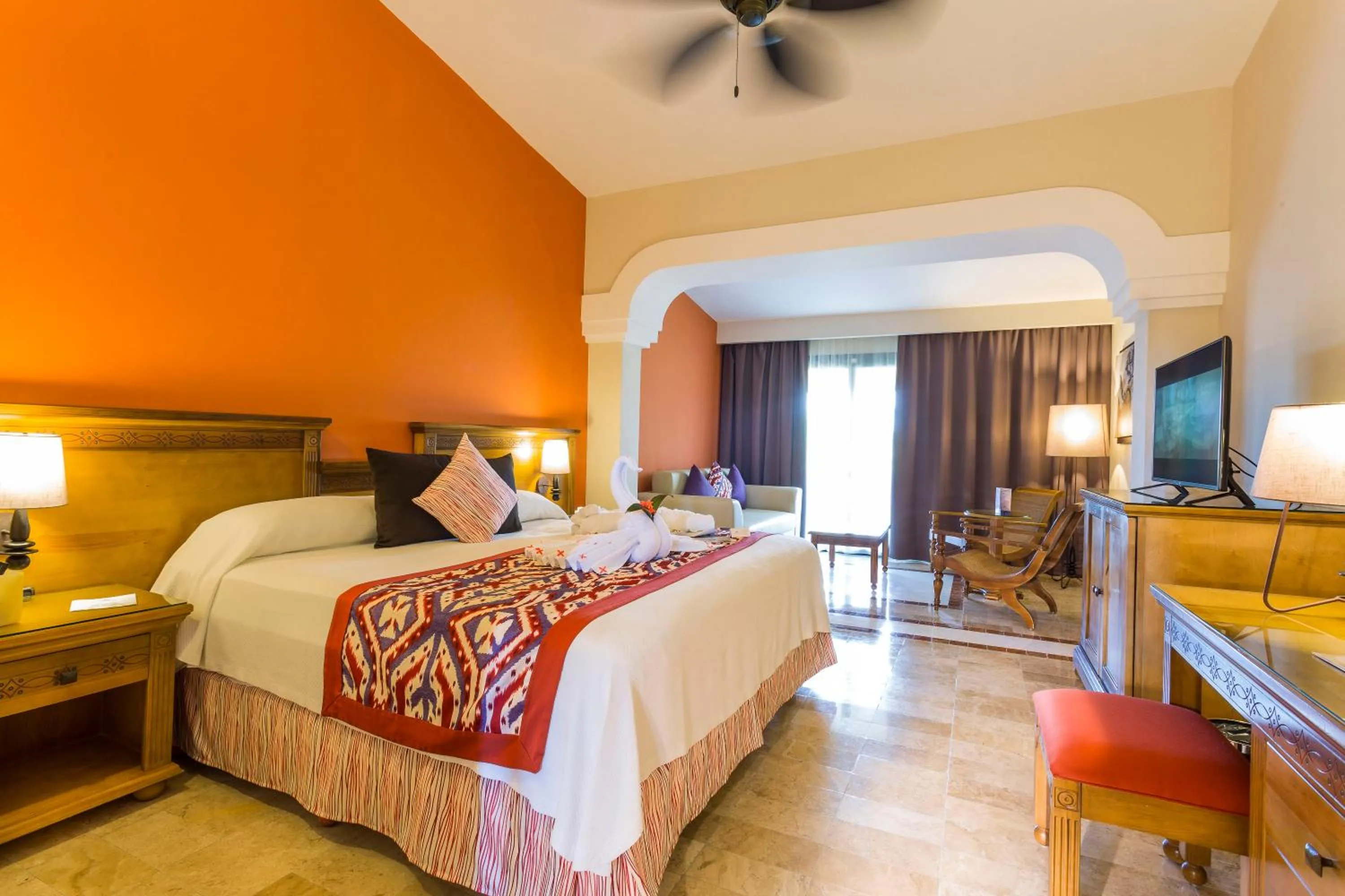 Bedroom, Bed in Grand Palladium Colonial Resort & Spa - All Inclusive