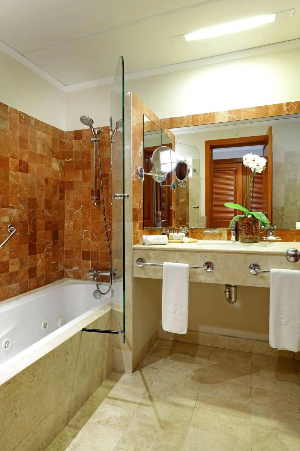 Bathroom in Grand Palladium Colonial Resort & Spa - All Inclusive