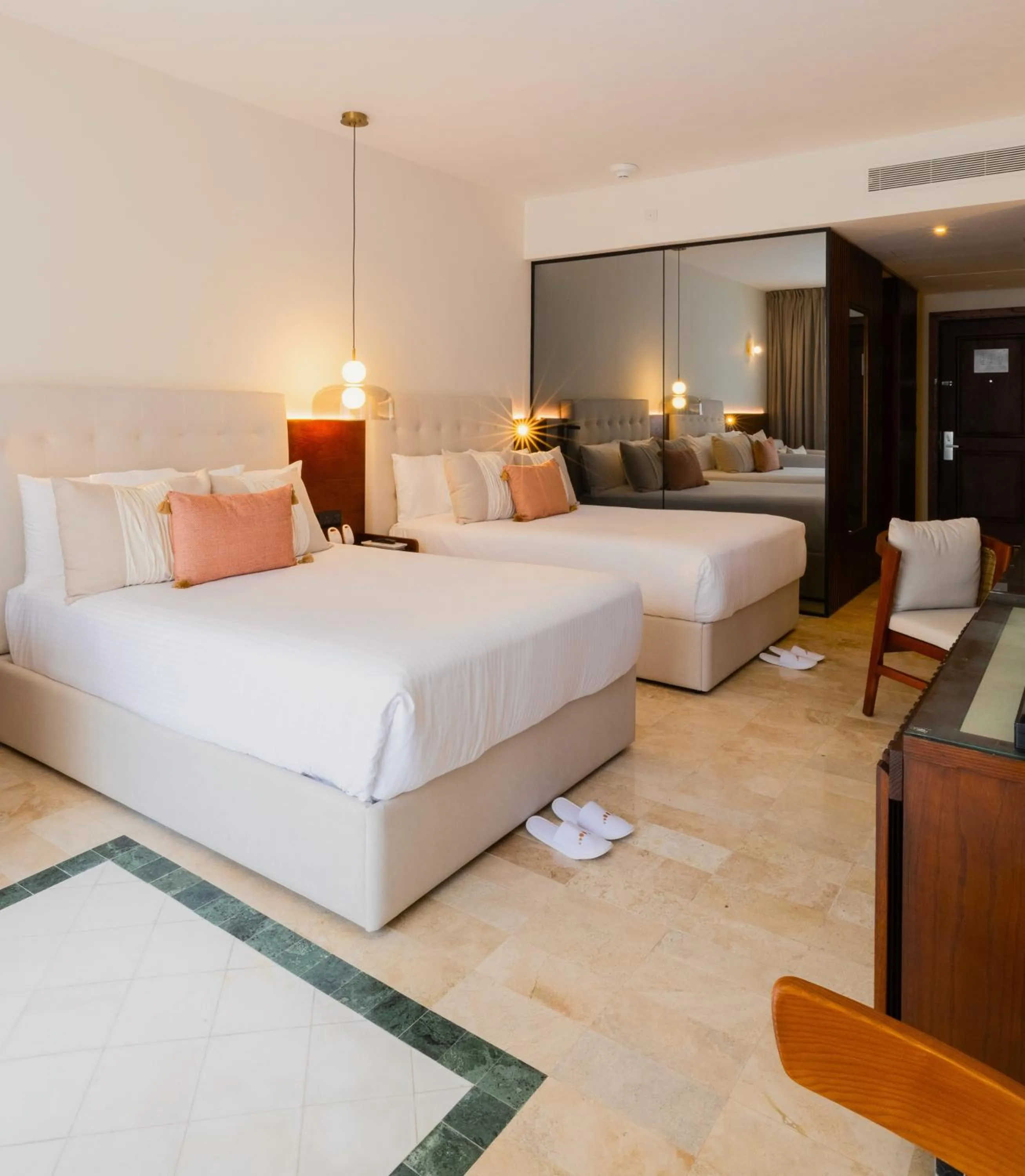 Bedroom, Bed in Grand Palladium Kantenah Resort & Spa - All Inclusive