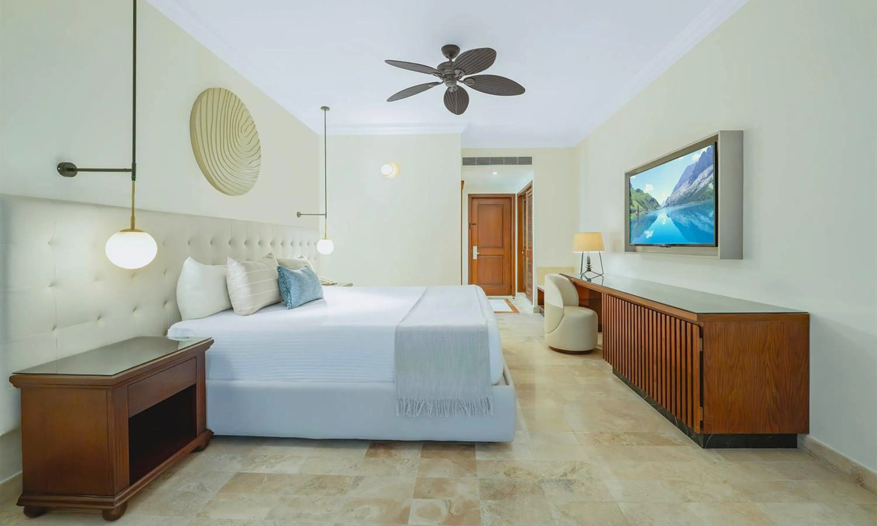 Bedroom, Bed in Grand Palladium Select White Sand Resort & Spa - All Inclusive
