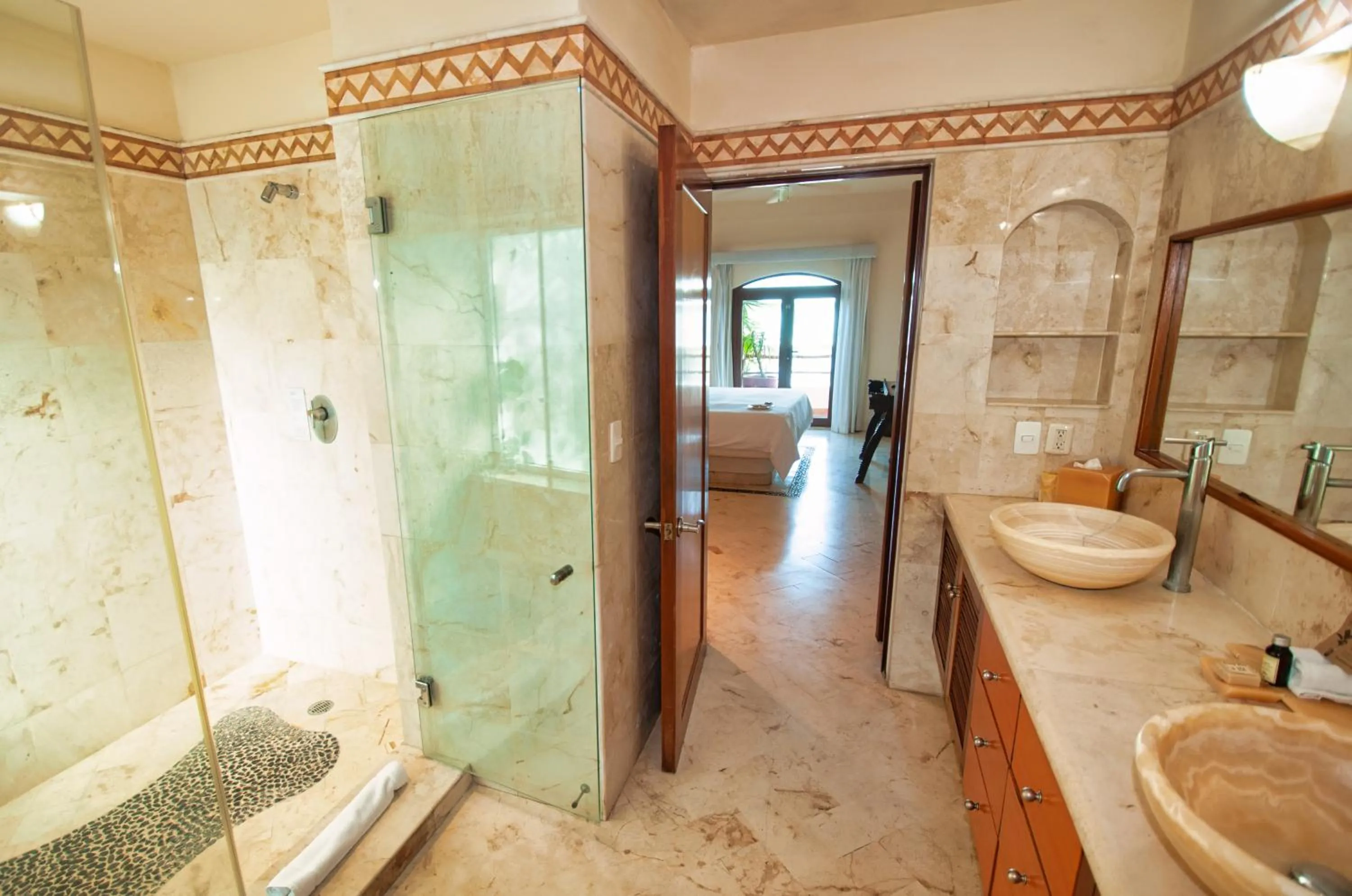 Shower in Porto Playa Condo Hotel and Beach Club