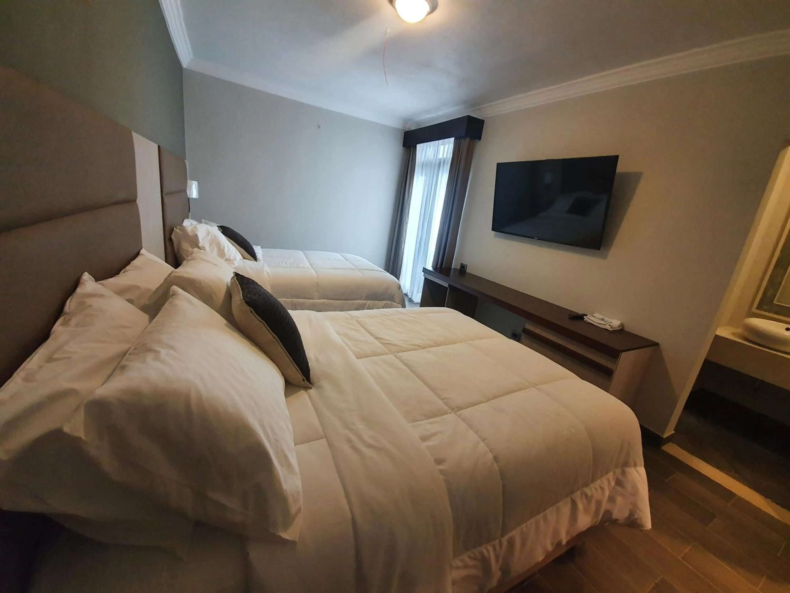 TV and multimedia, Bed in L'Aurora Inn