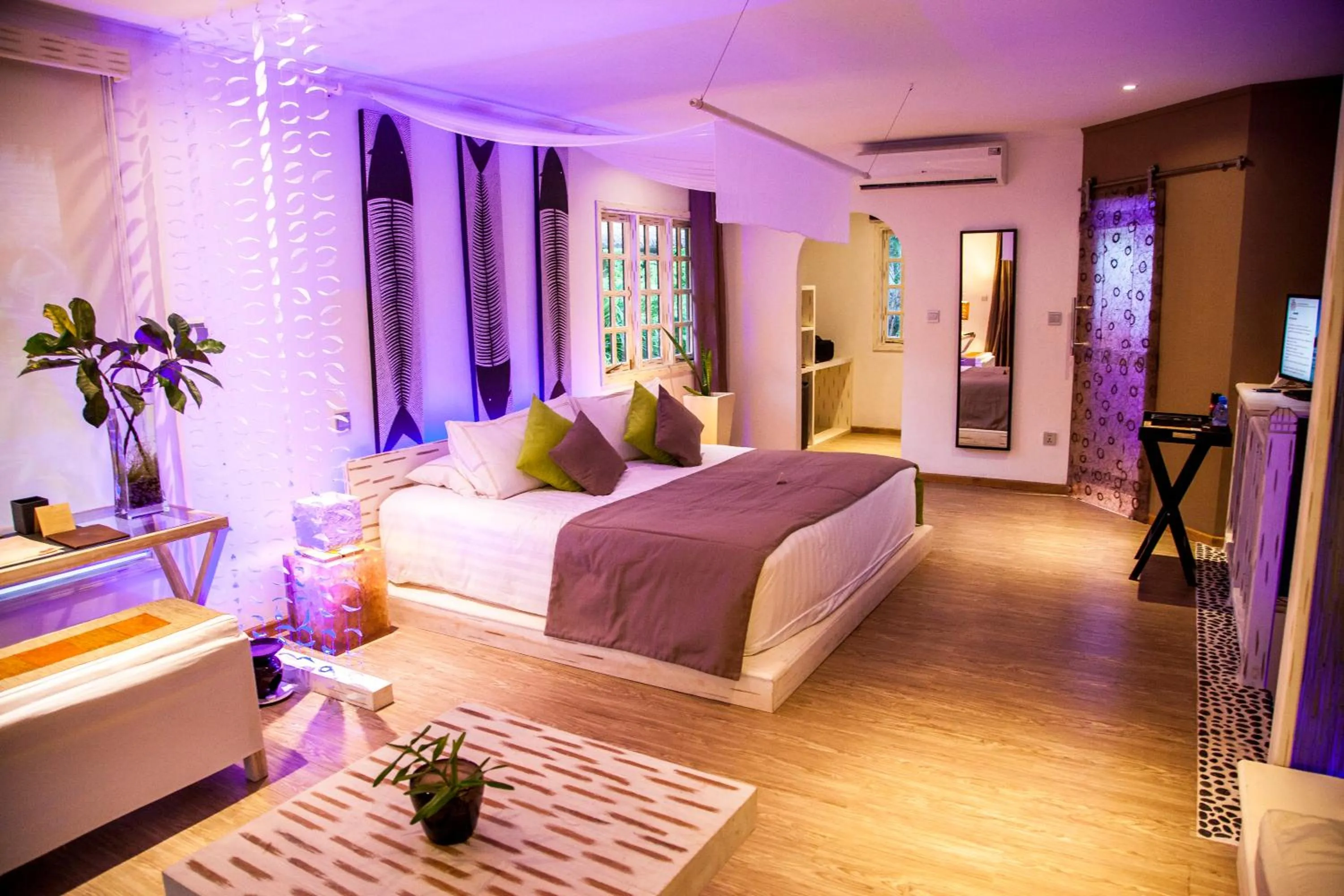 Bed in Le Domaine de L'Orangeraie Resort and Spa