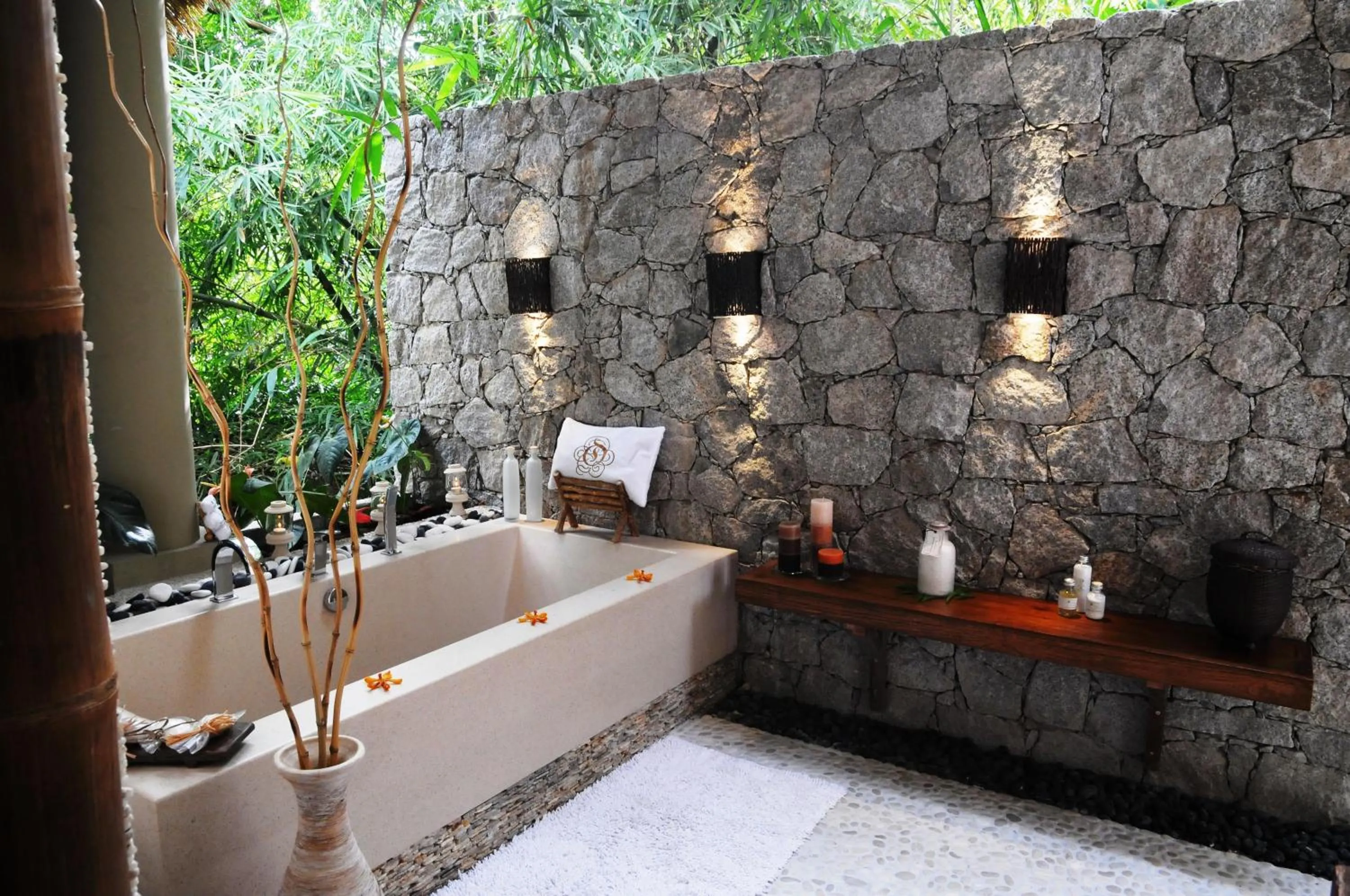 Bathroom in Le Domaine de L'Orangeraie Resort and Spa