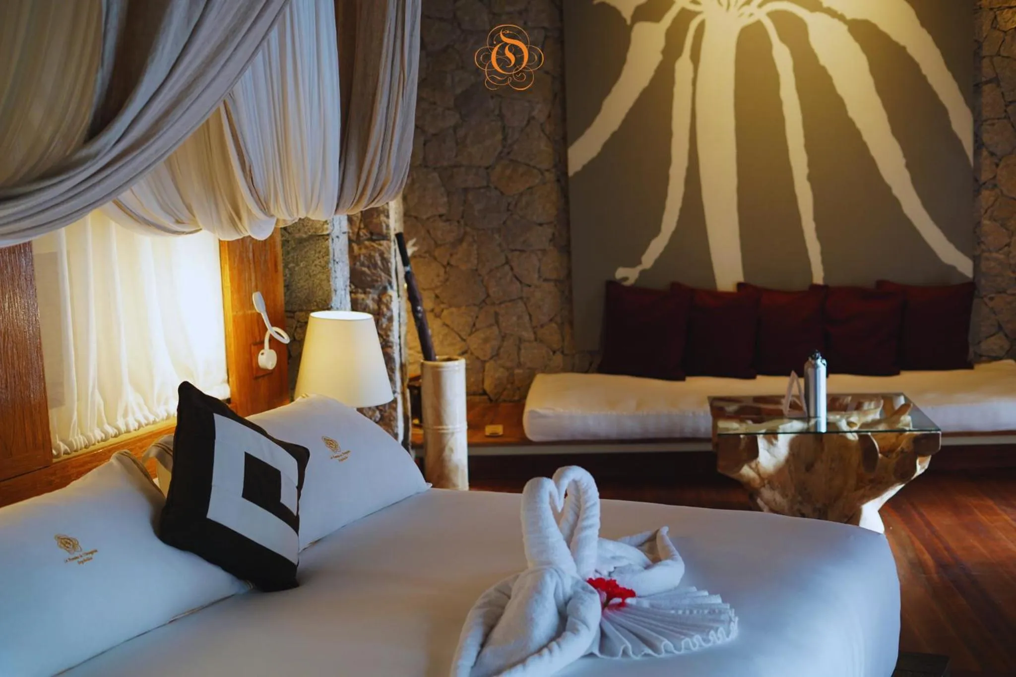 Bed in Le Domaine de L'Orangeraie Resort and Spa