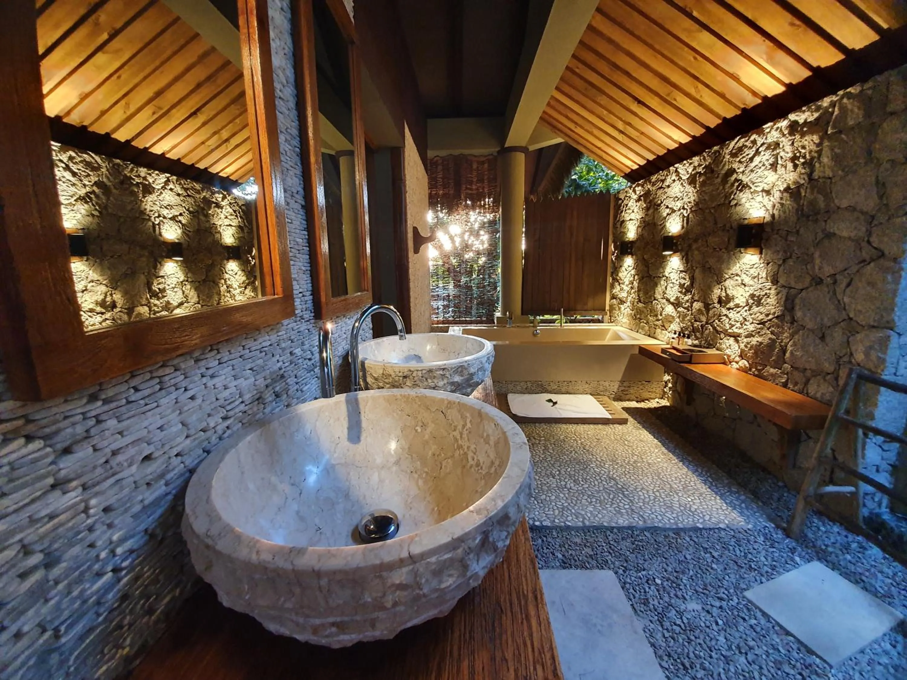 Bathroom in Le Domaine de L'Orangeraie Resort and Spa