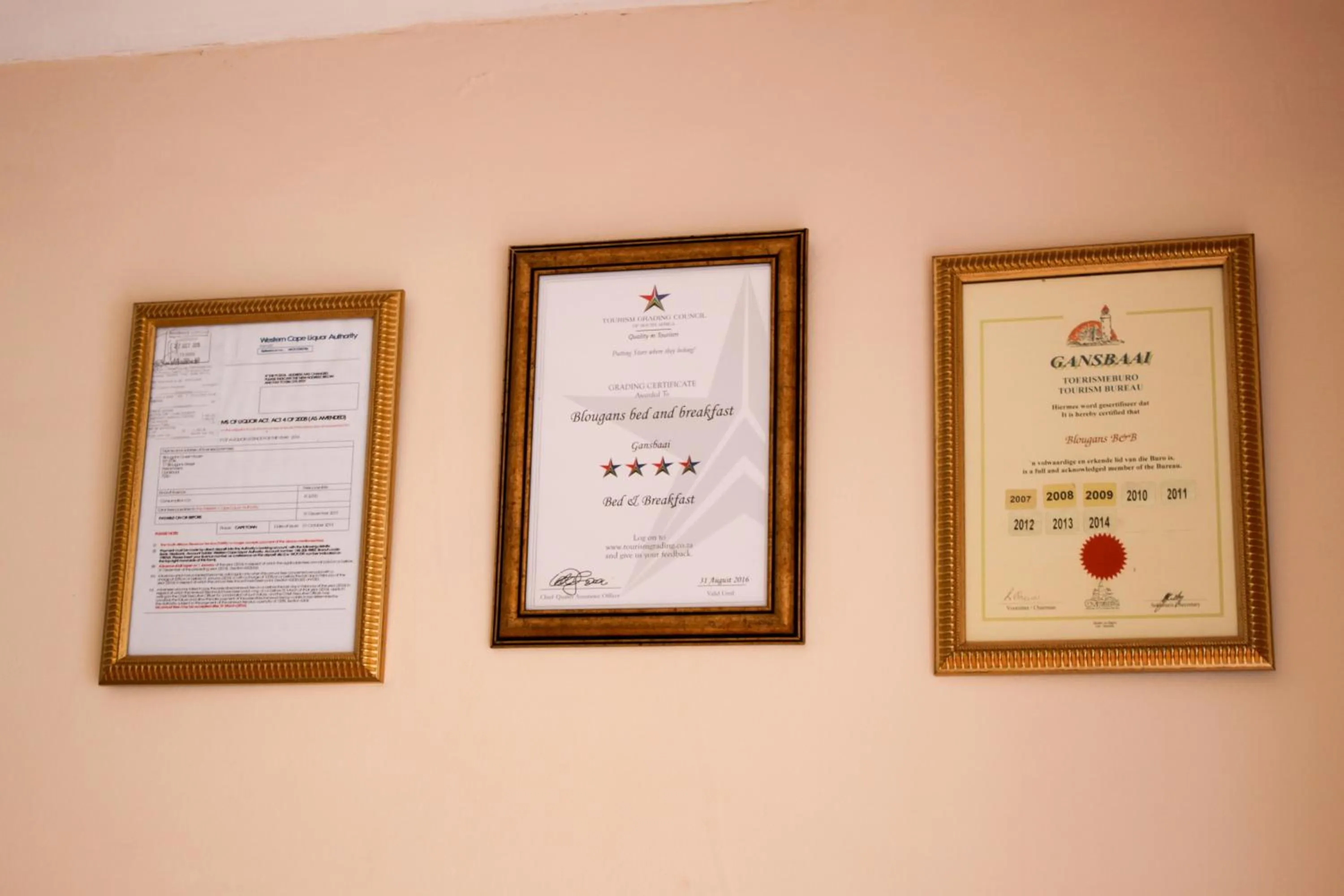 Logo/Certificate/Sign in Blougans B&B