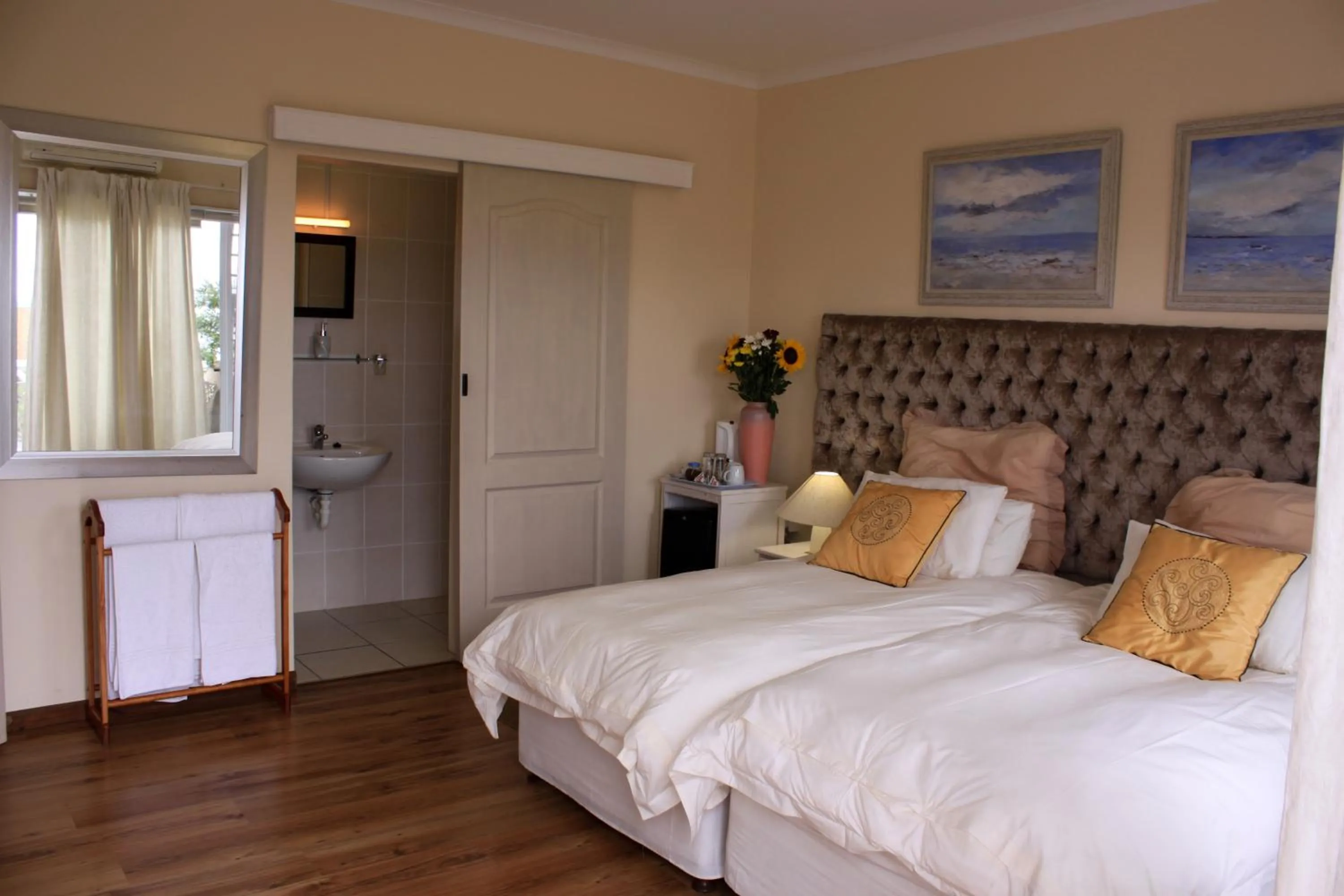 Day, Bed in Blougans B&B