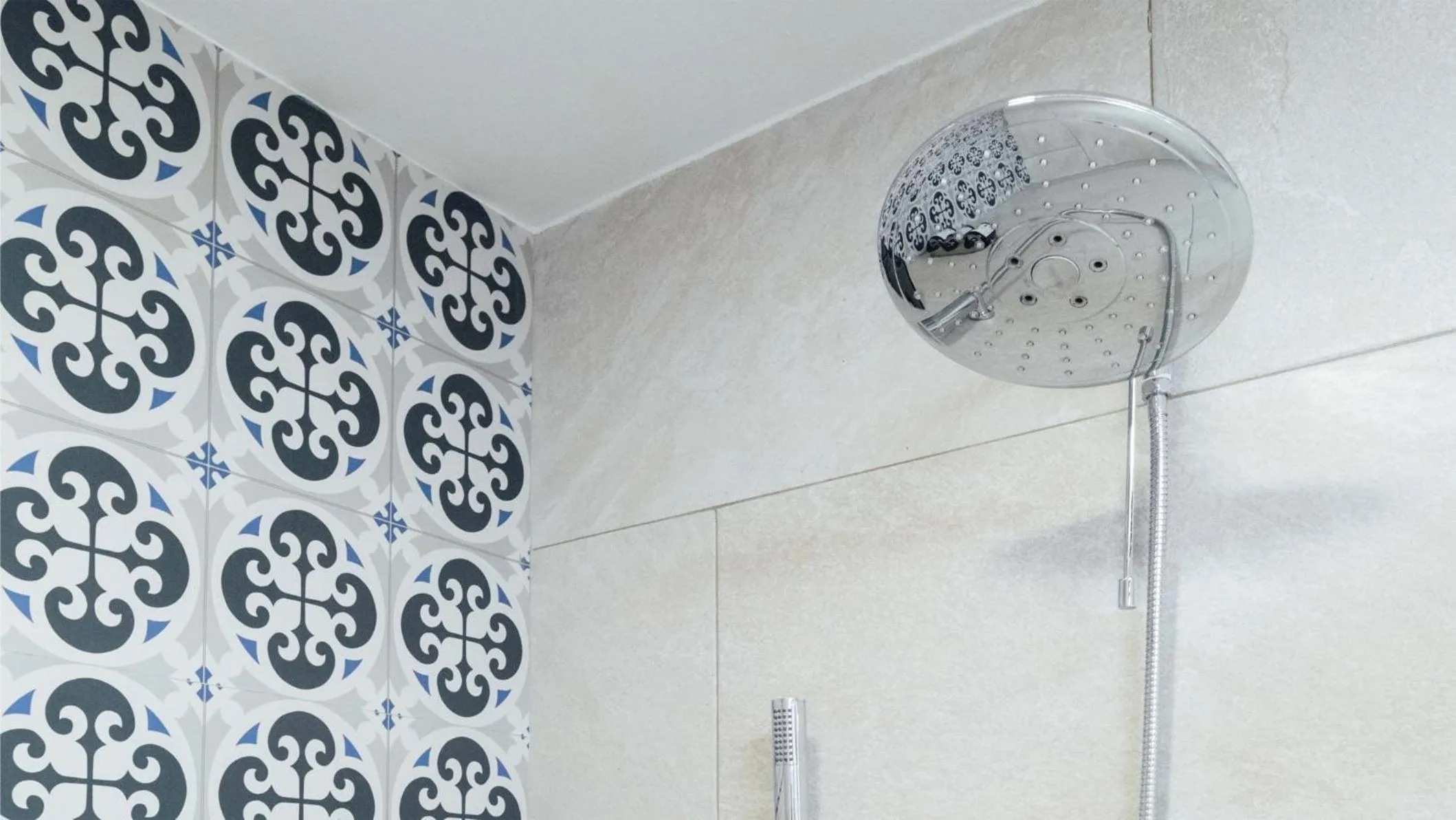 Photo of the whole room in voco Royalty Puebla Downtown by IHG