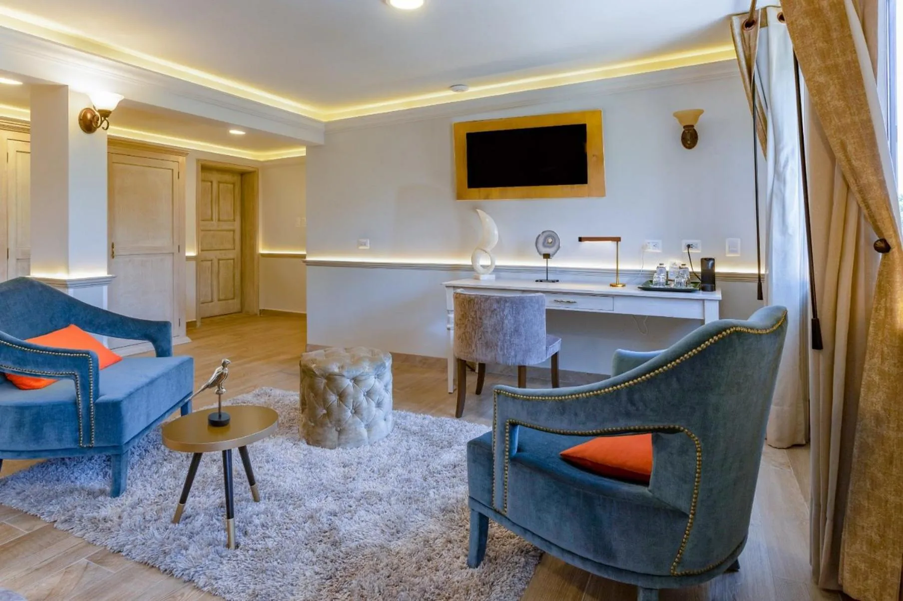 Photo of the whole room in voco Royalty Puebla Downtown by IHG