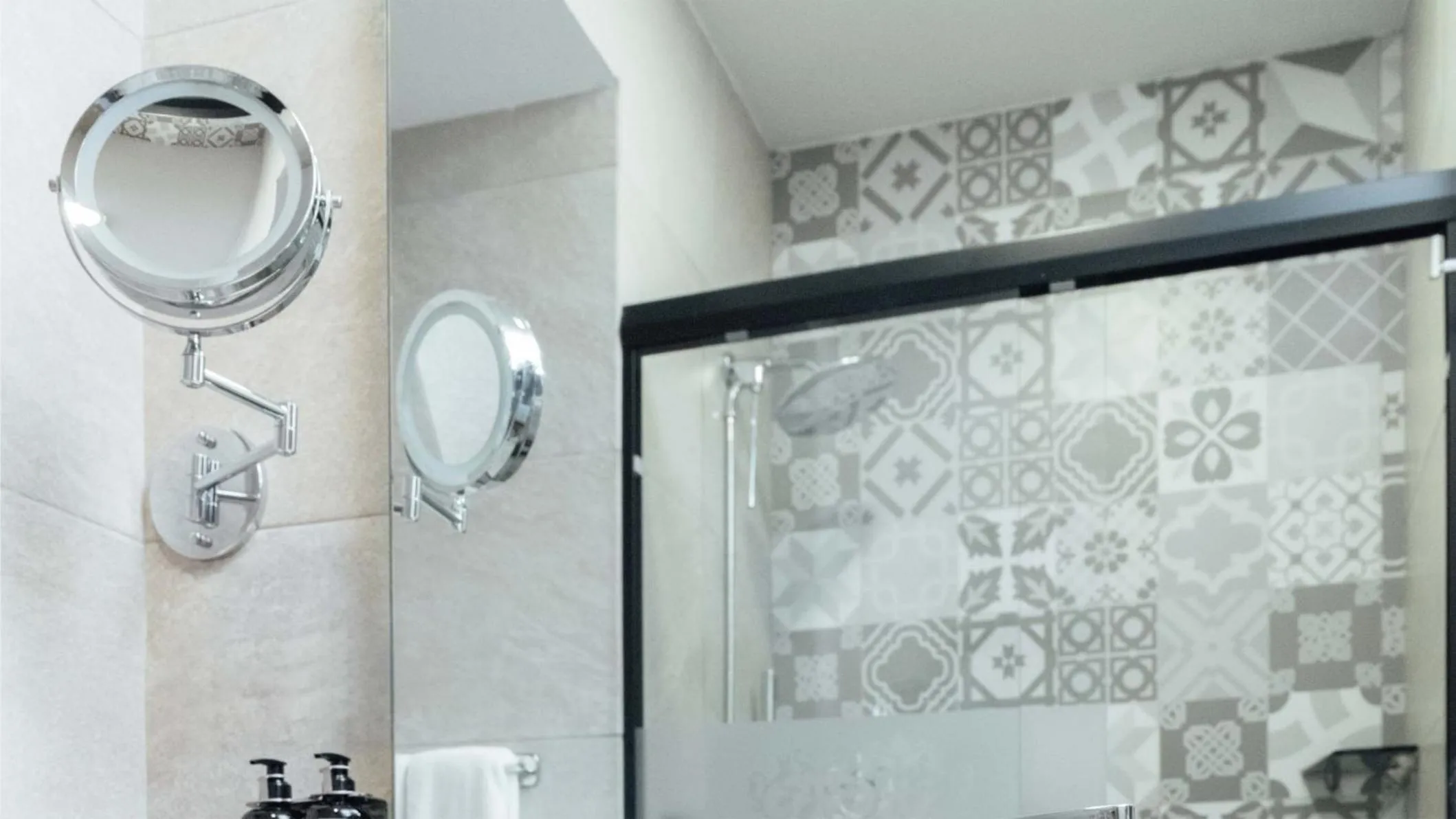 Photo of the whole room in voco Royalty Puebla Downtown by IHG