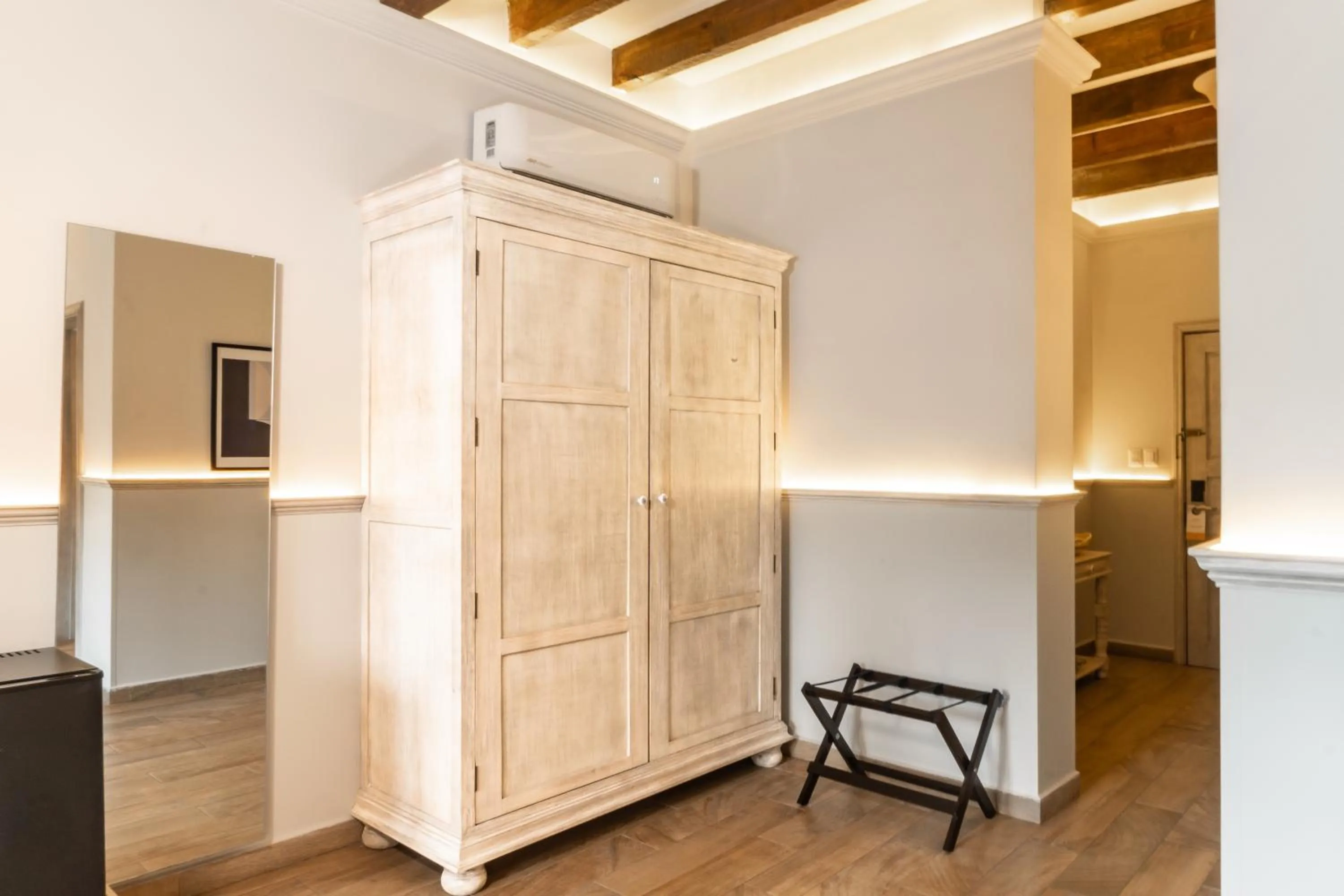 wardrobe in voco Royalty Puebla Downtown by IHG