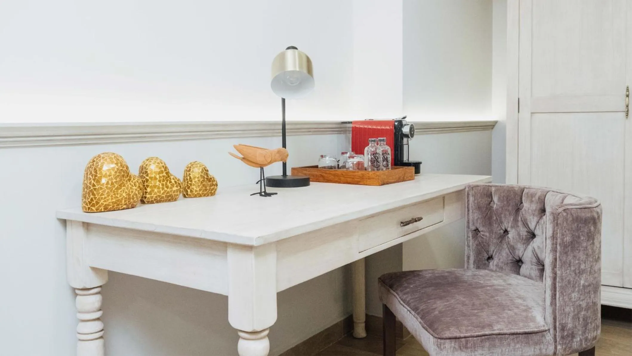 Photo of the whole room in voco Royalty Puebla Downtown by IHG