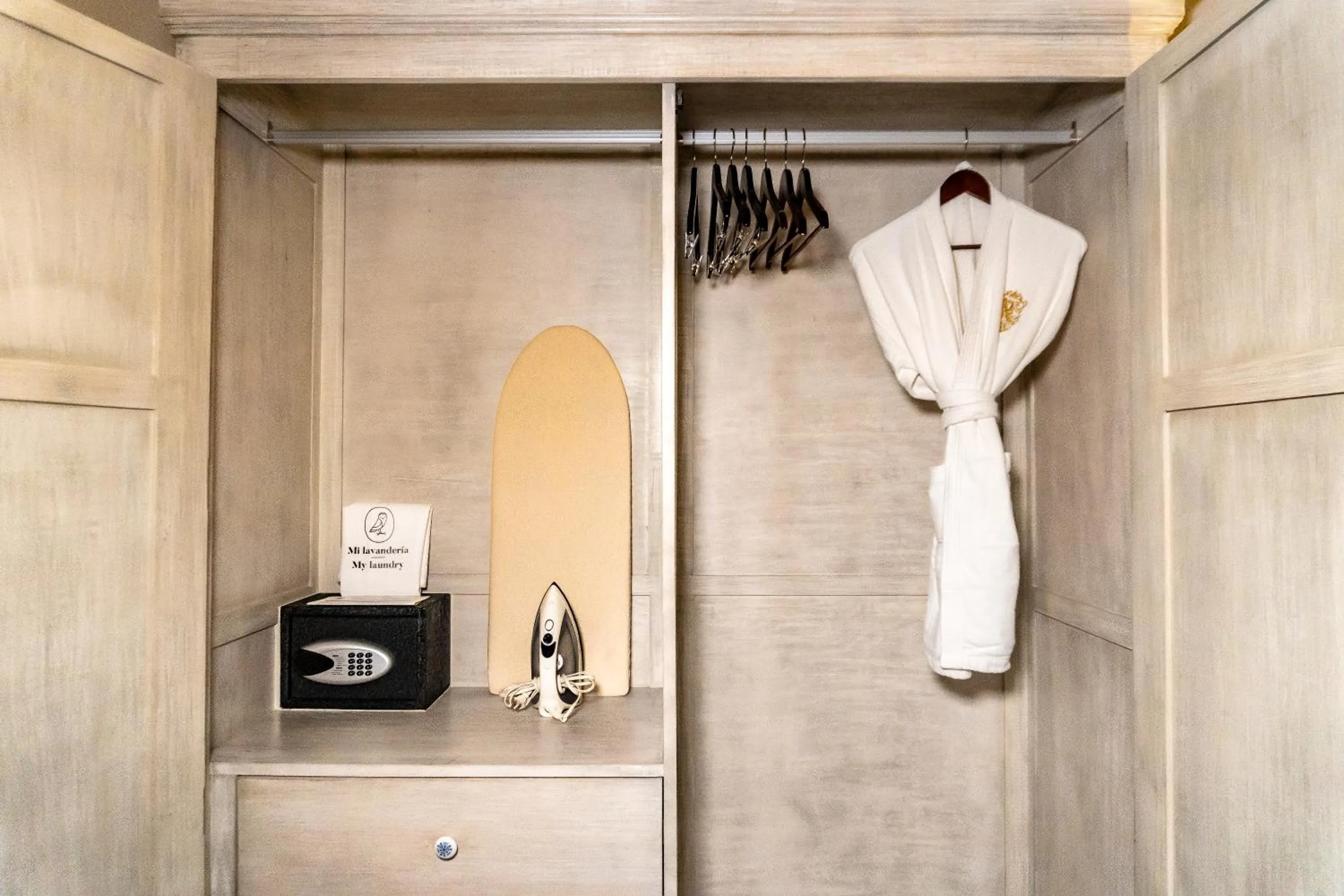 flat iron in voco Royalty Puebla Downtown by IHG