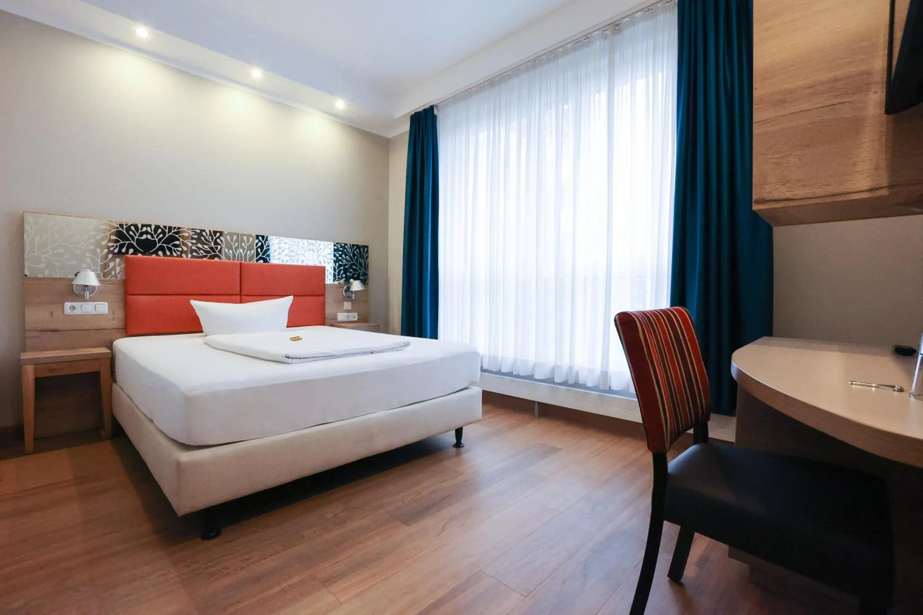 Bedroom, Bed in Hotel Blaubeurer Tor