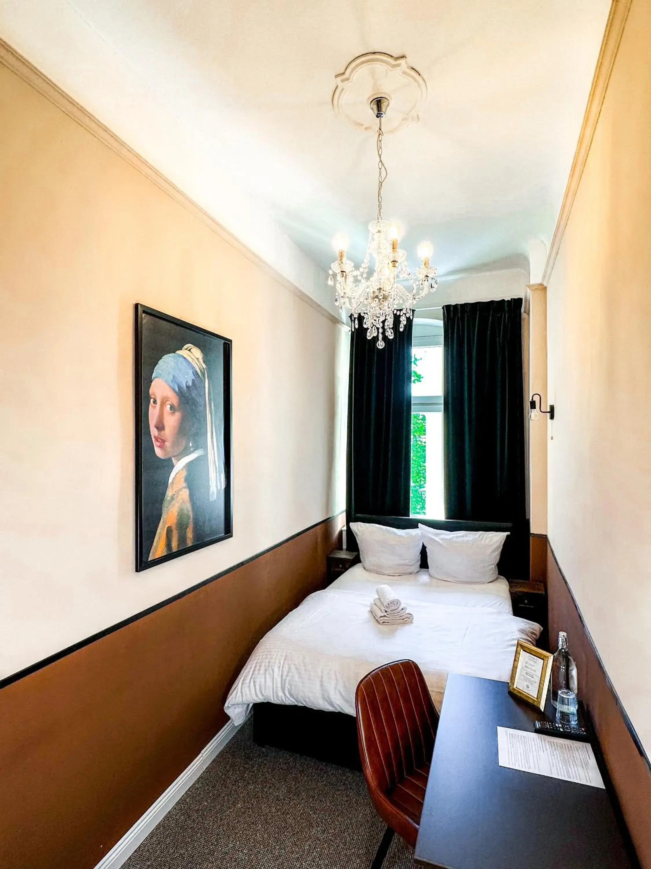 Basic Single Room with Shared Bathroom in Pension Am Park Basic Single Room with Shared Bathroom in Pension Am Park