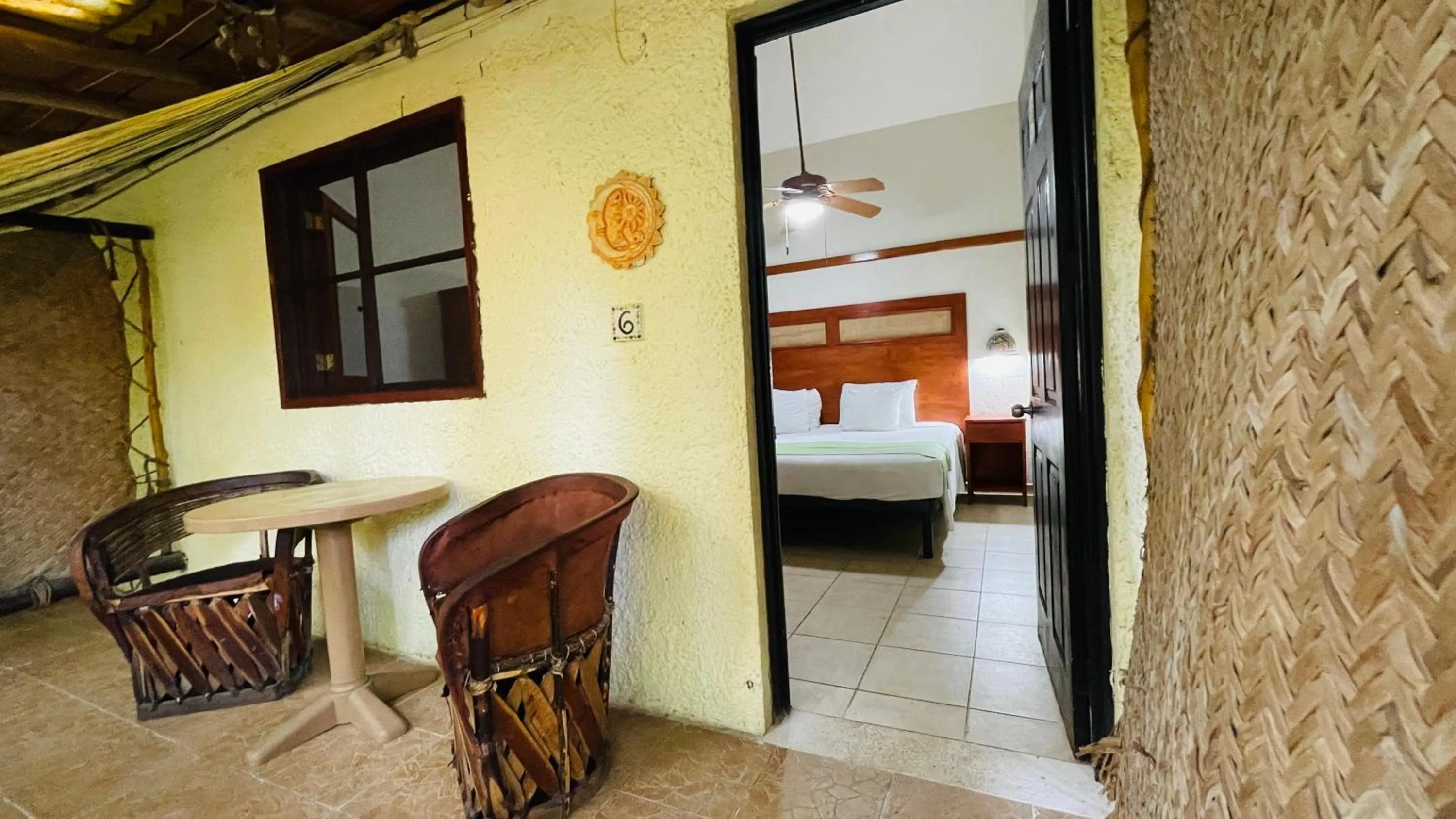 Seating area, Bed in Hotel B&B - 5th Avenue