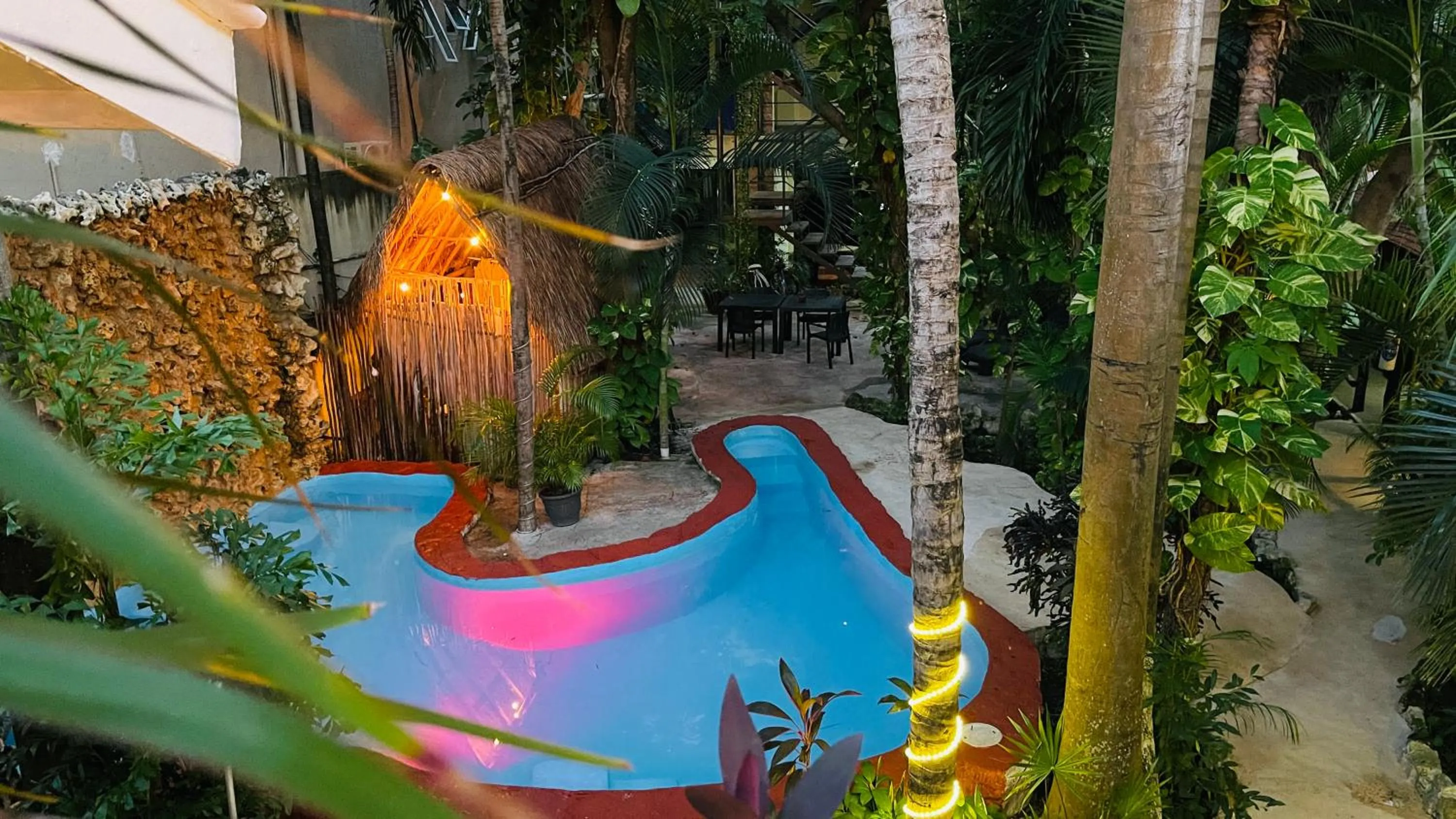 Pool view in Hotel B&B - 5th Avenue