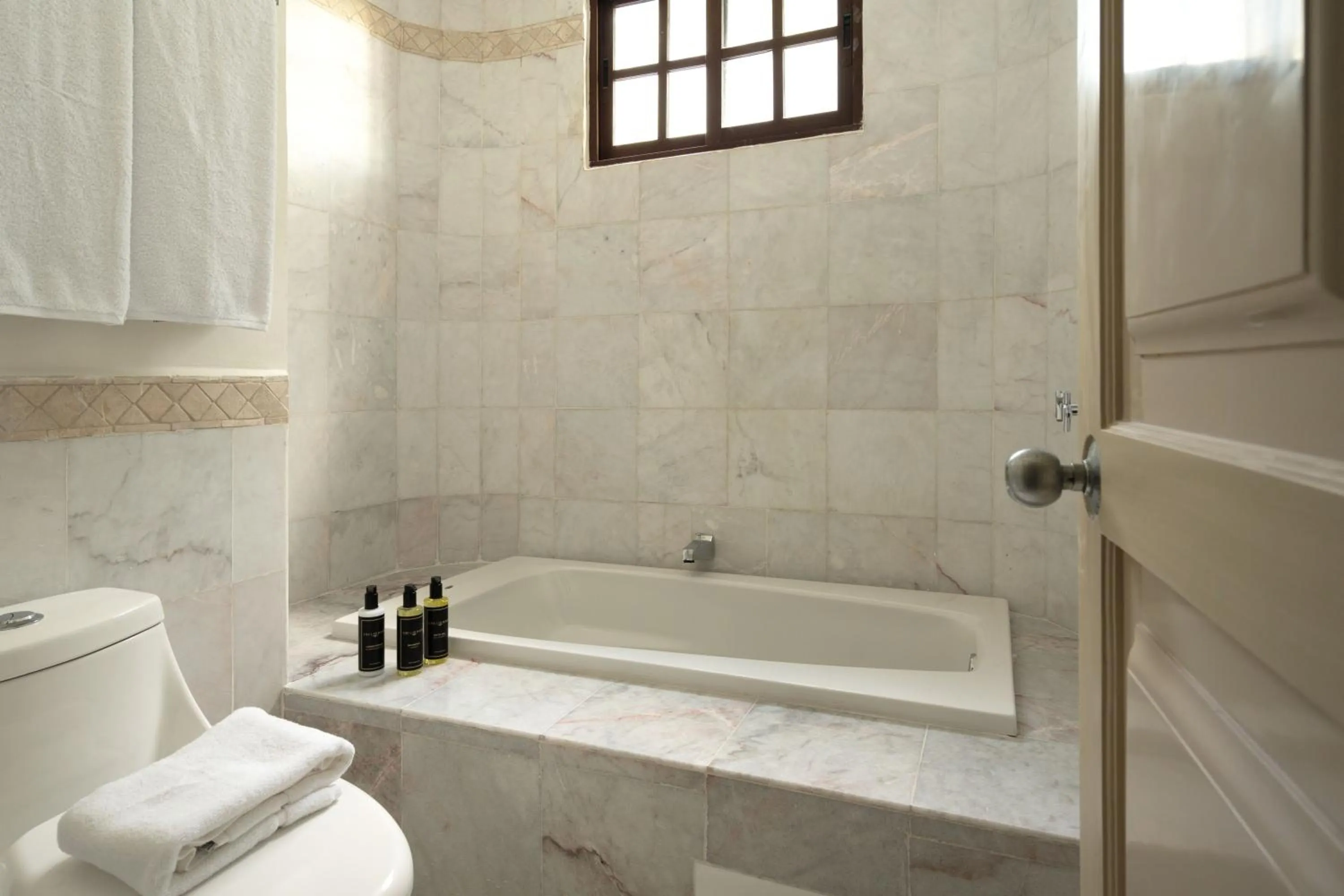 Bath in Eurostars Hacienda Vista Real