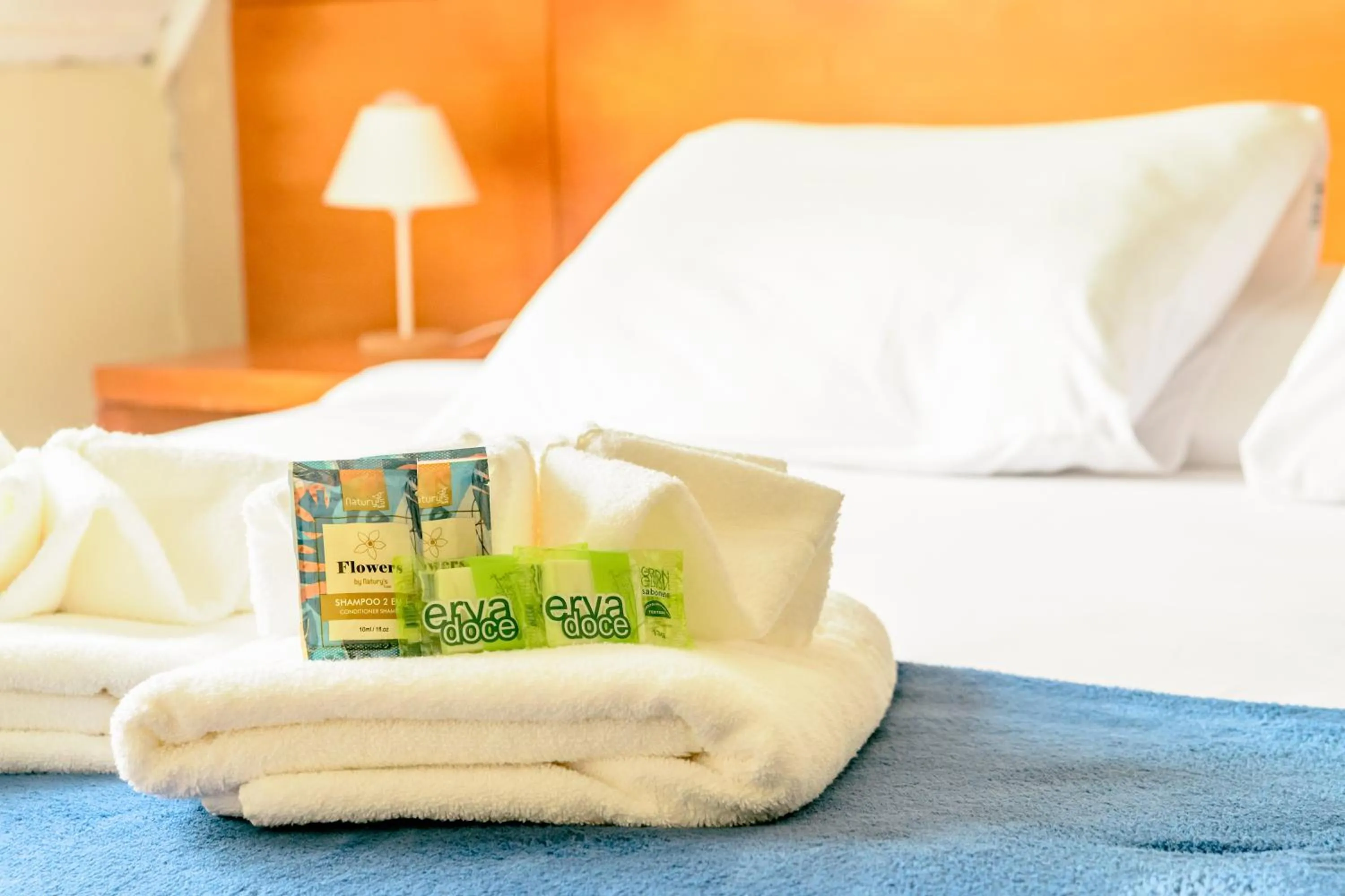 towels, Bed in Pousada Parque das Flores