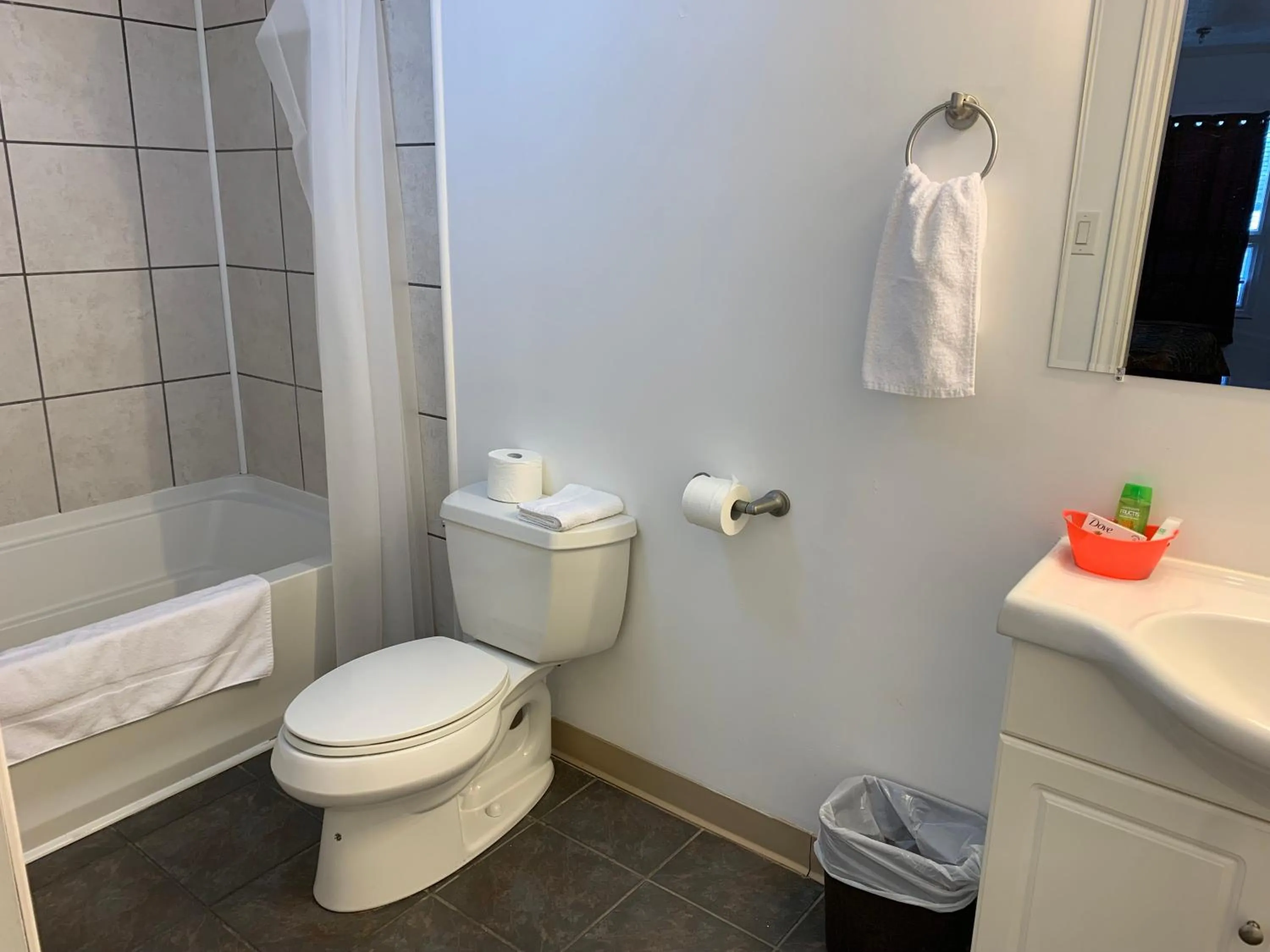 Bathroom in Harbourview Inn and Suites