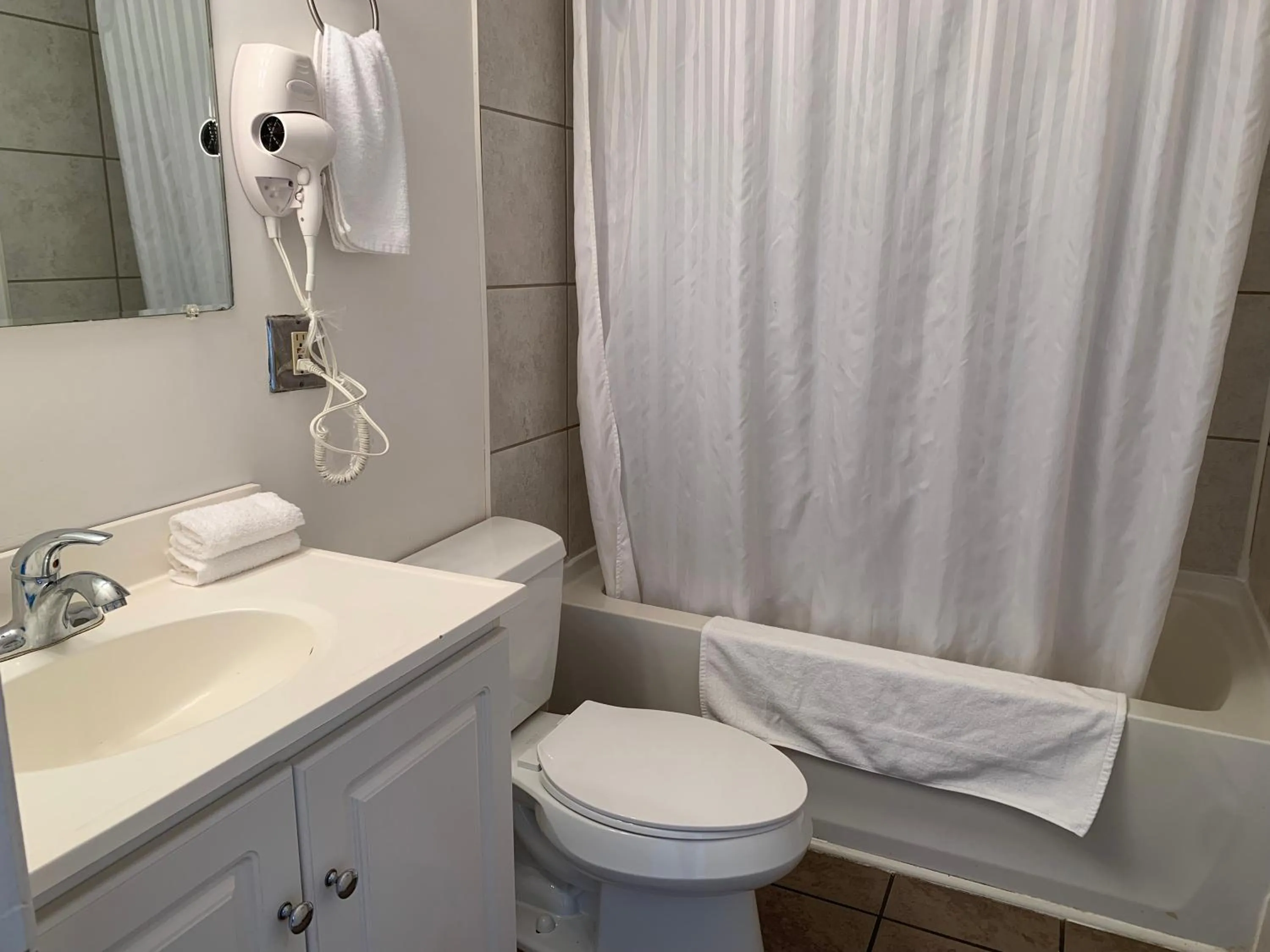 Bathroom in Harbourview Inn and Suites