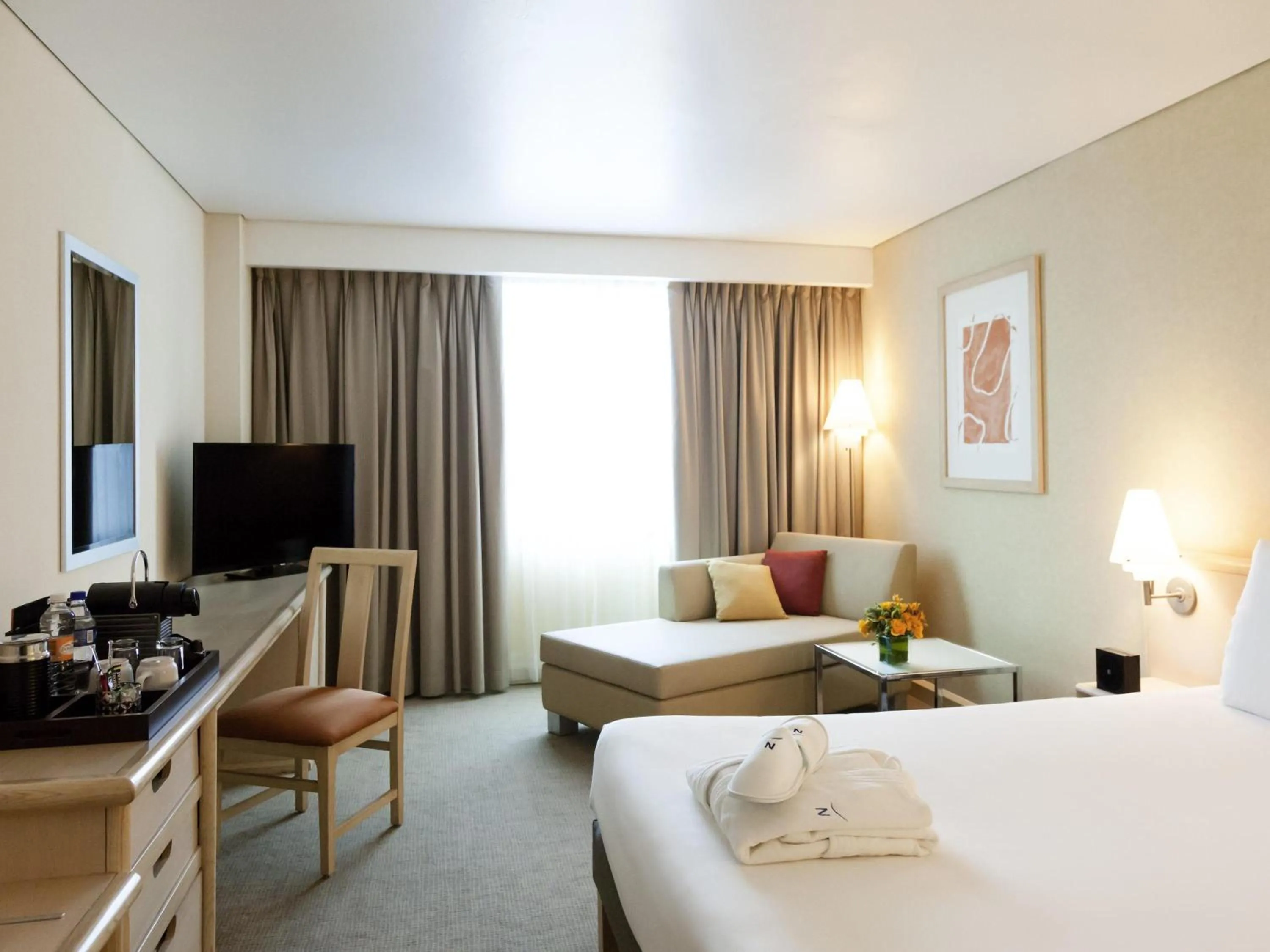 Bedroom, Bed in Novotel Mexico City Santa Fe