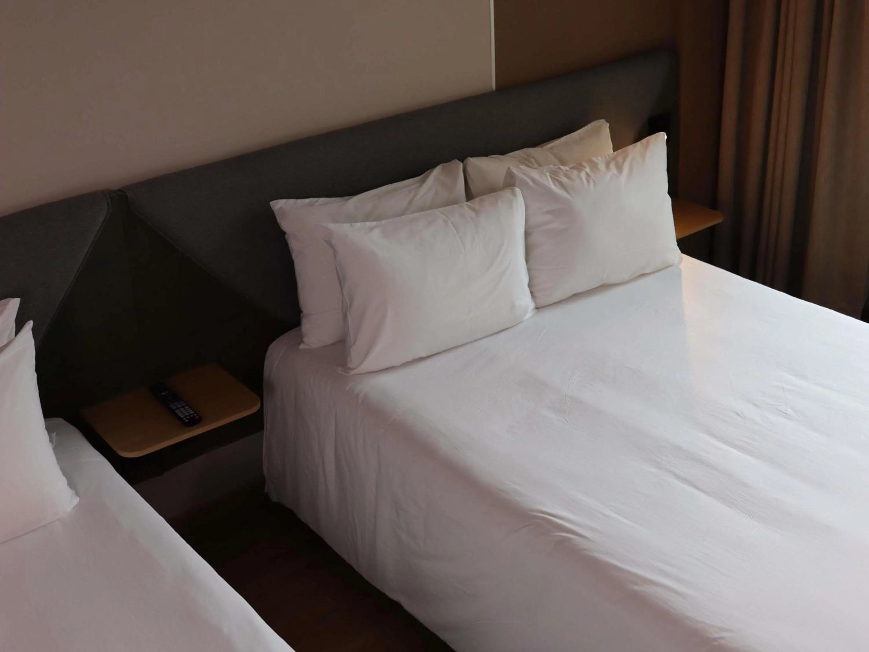 Bedroom, Bed in Novotel Mexico City Santa Fe