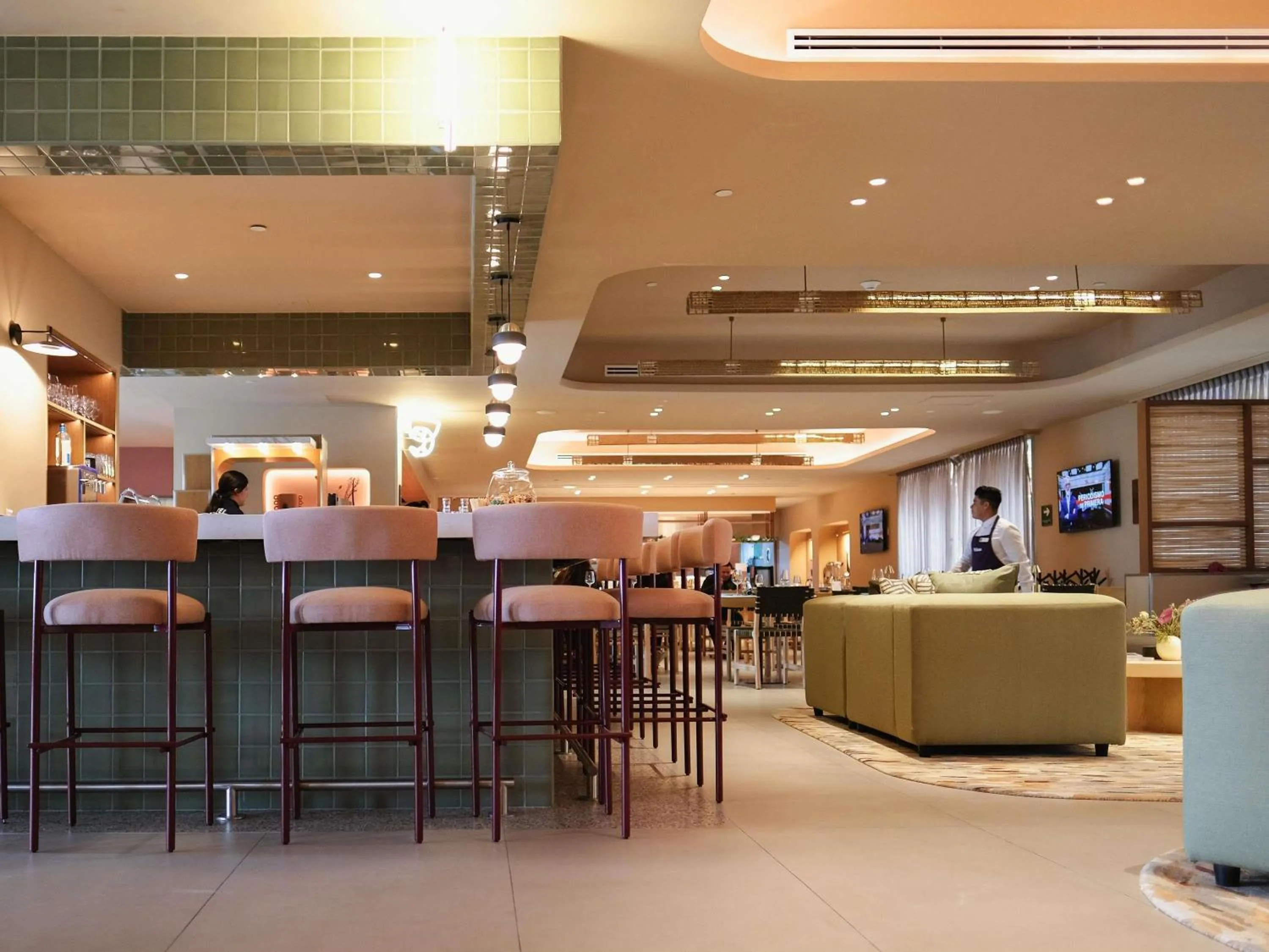 Lounge or bar in Novotel Mexico City Santa Fe