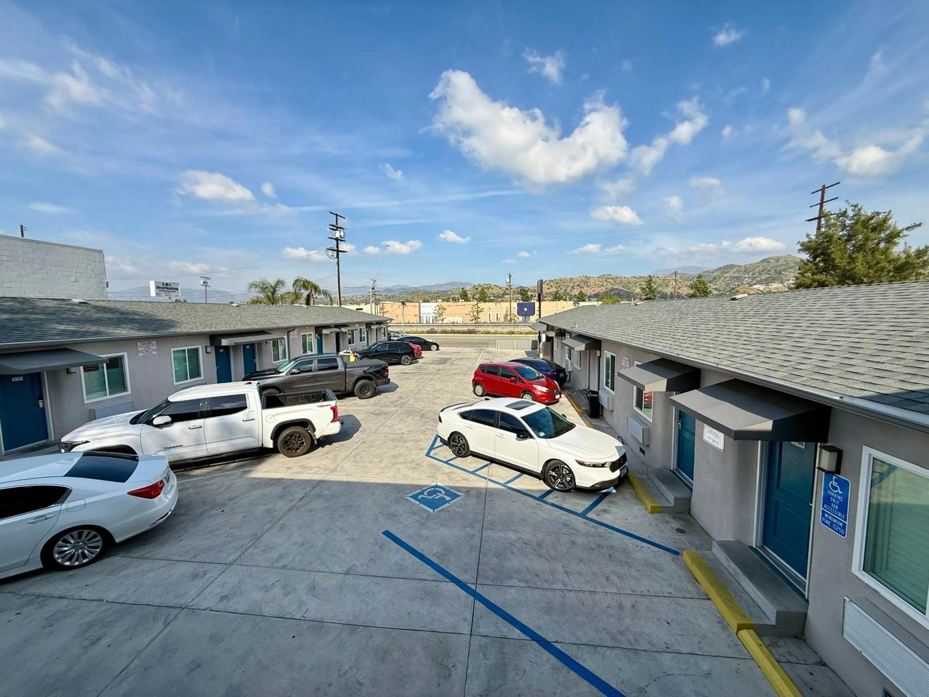 Parking in La Casa Motel, Los Angeles - Burbank Airport