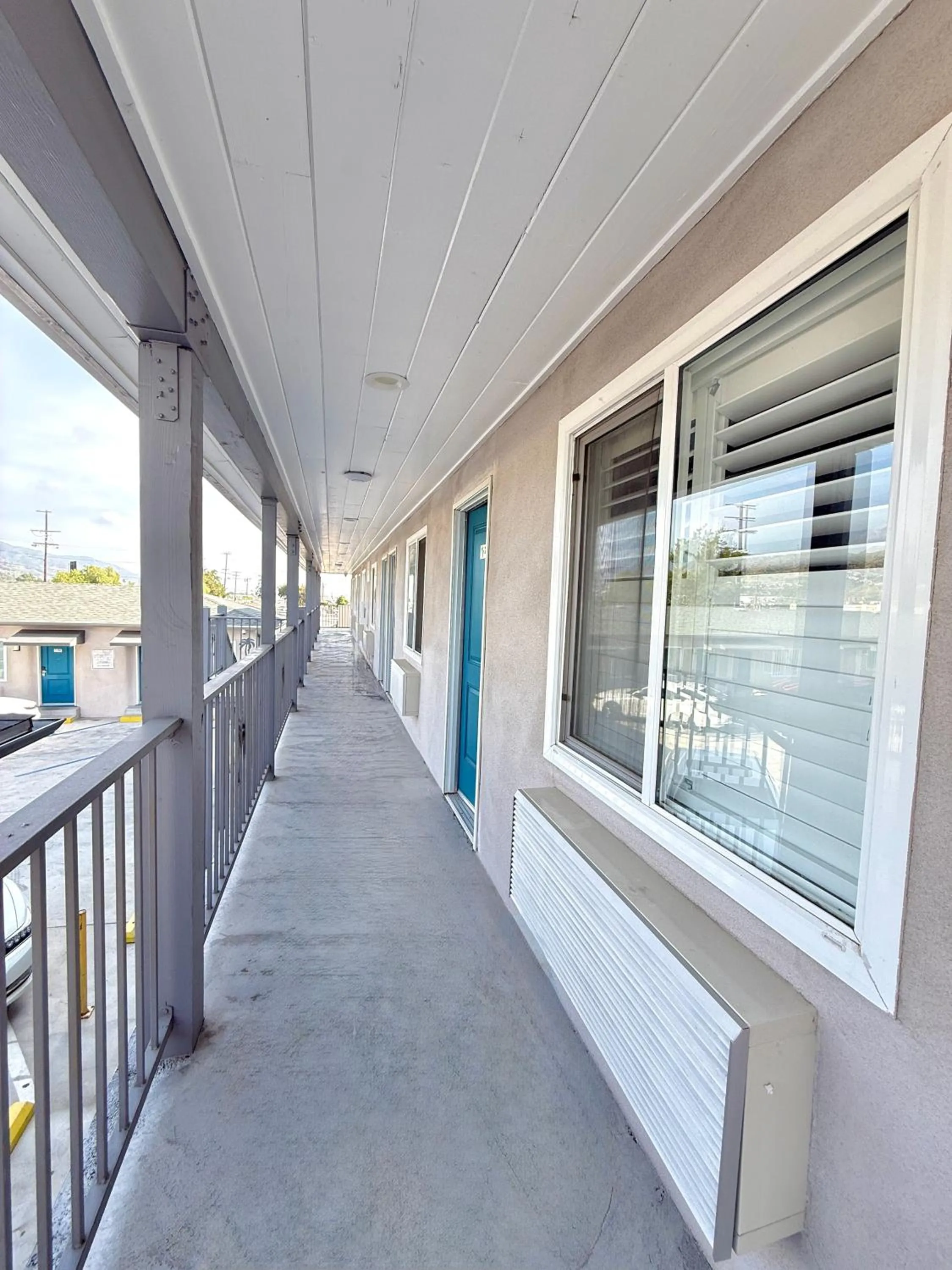 Property building in La Casa Motel, Los Angeles - Burbank Airport