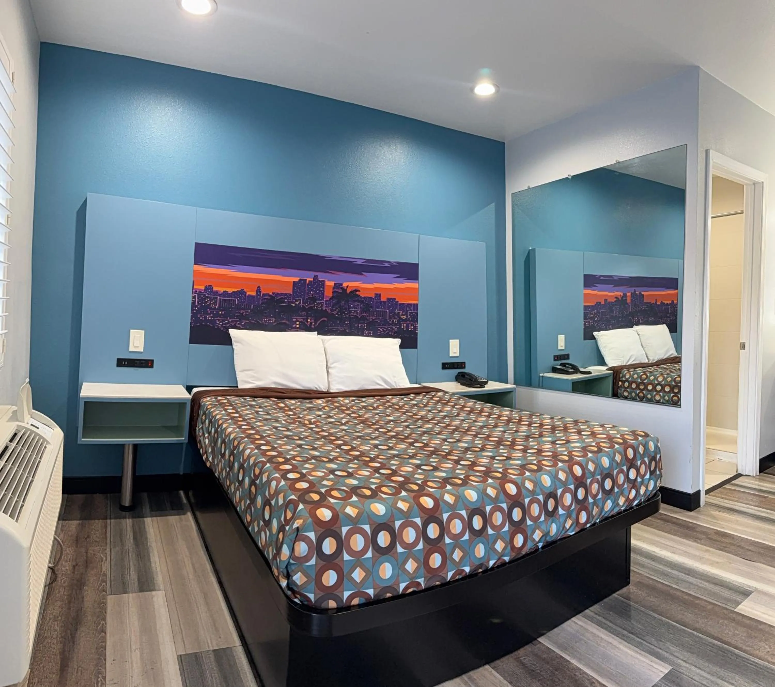 Bed in La Casa Motel, Los Angeles - Burbank Airport